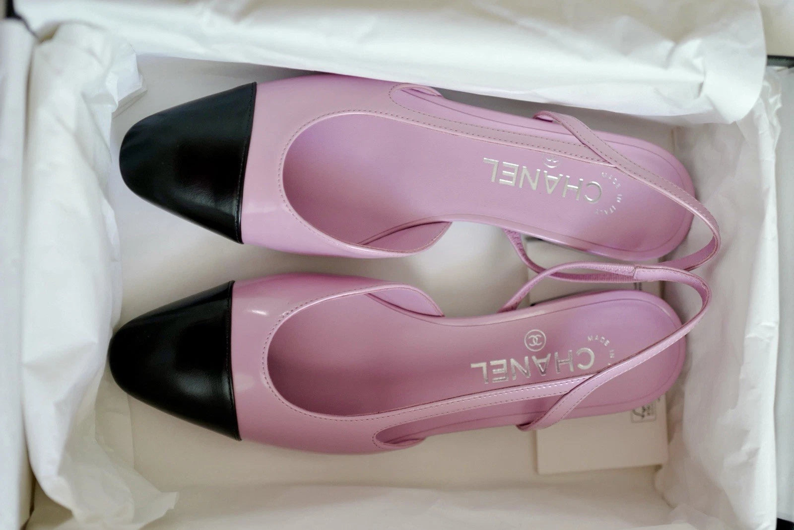 New Chanel 24S Slingback Shiny Lambskin Leather Light Purple/black Size 37.5