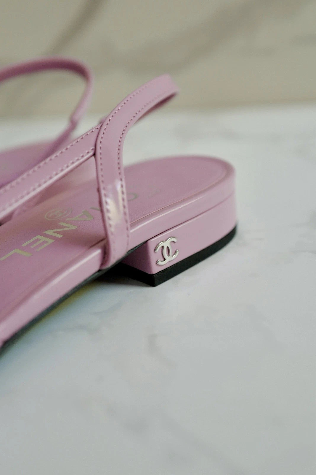 New Chanel 24S Slingback Shiny Lambskin Leather Light Purple/black Size 37.5