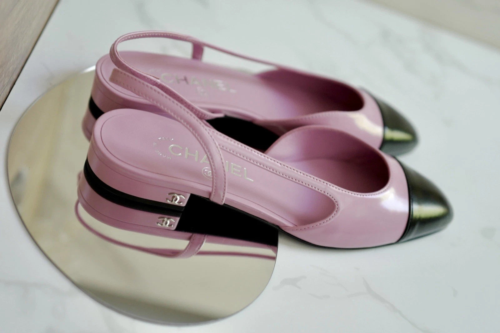New Chanel 24S Slingback Shiny Lambskin Leather Light Purple/black Size 37.5