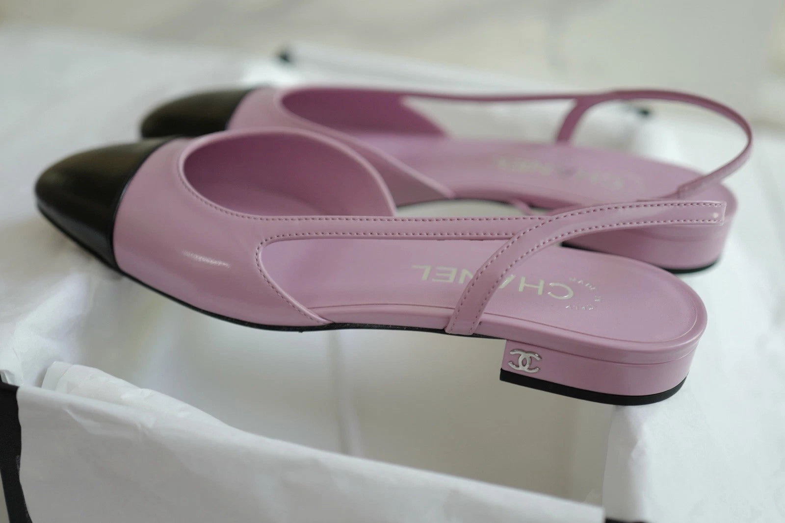 New Chanel 24S Slingback Shiny Lambskin Leather Light Purple/black Size 37.5