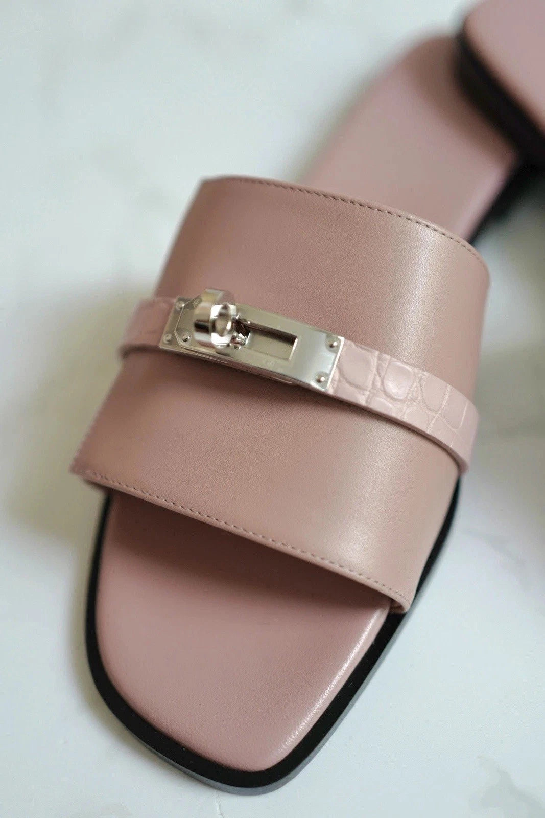 Brand New Hermès Giulia Sandal in Veau/Alli Mat Rose Aquarelle size 38.5