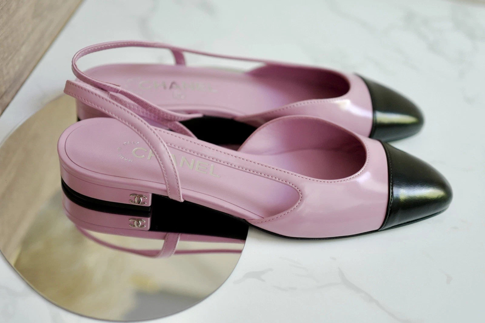 New Chanel 24S Slingback Shiny Lambskin Leather Light Purple/black Size 37.5