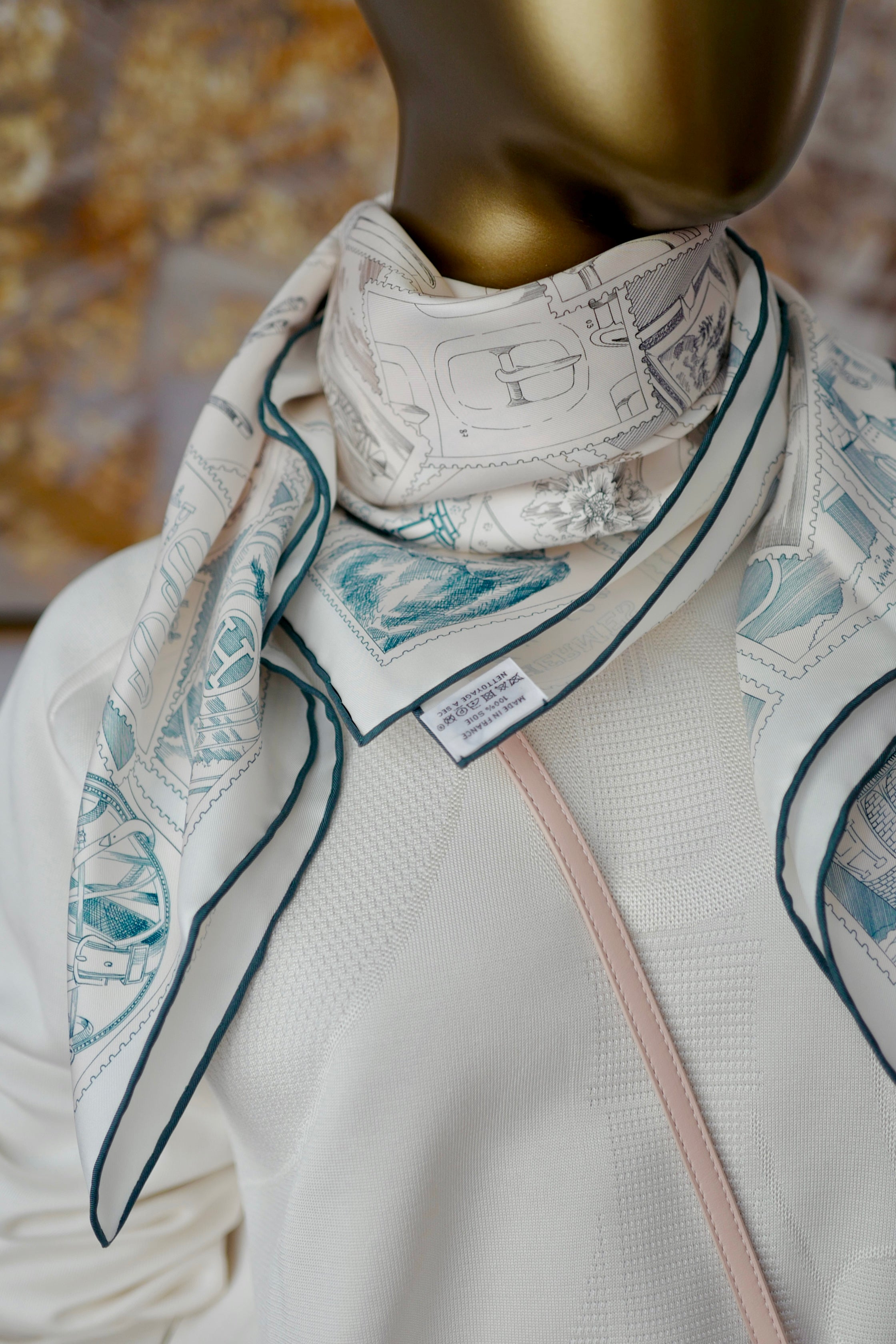 NEW Hermes Le Philateliste du Faubourg silk scarf 90 rose pâle / gris / blanc