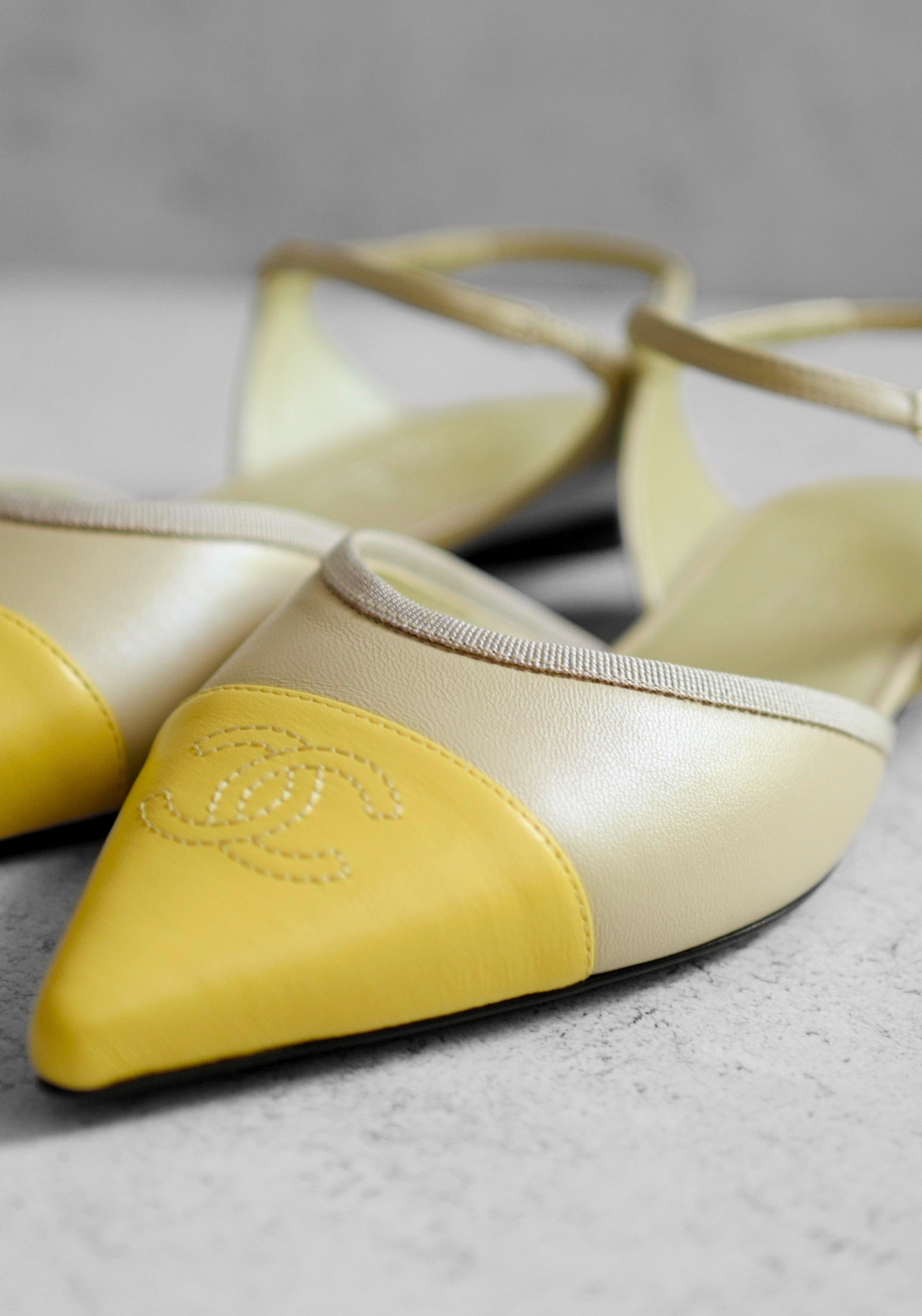 Chanel 26S Slingbacks Light Khaki Yellow Iridescent Lambskin Size 37.5