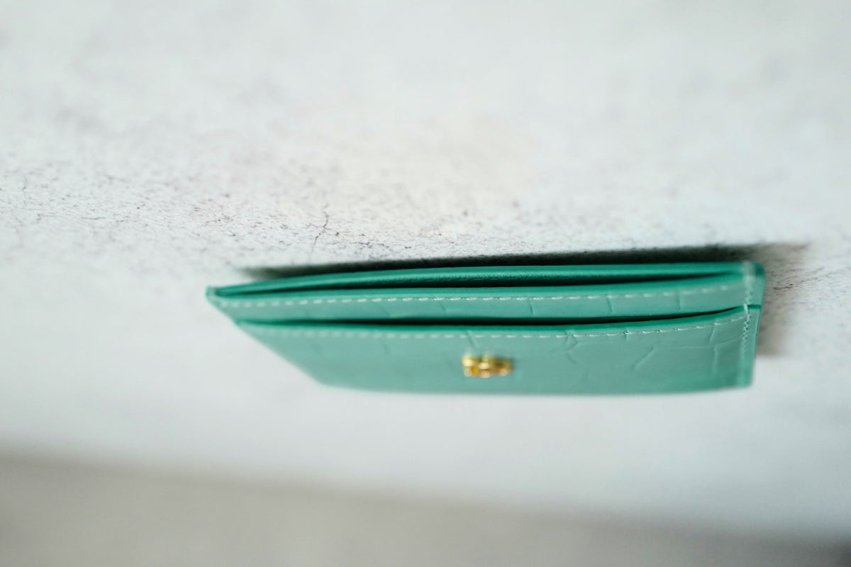 New Chanel 26K Matthieu Blazy's Card Holder Croc Embossed Iridescent Turquoise Green Calfskin GHW