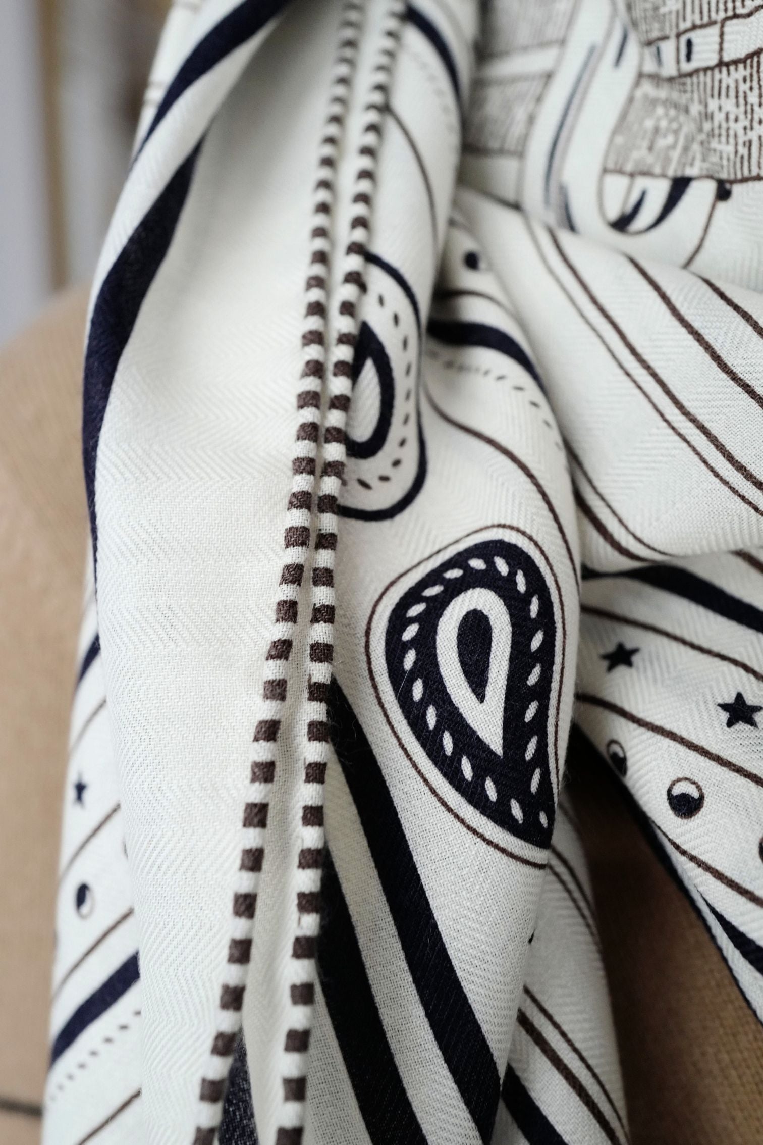 Hermès Mors a Jouets Bandana Shawl 140 Blanc/Bleu Marine/Ébène Cashmere Silk