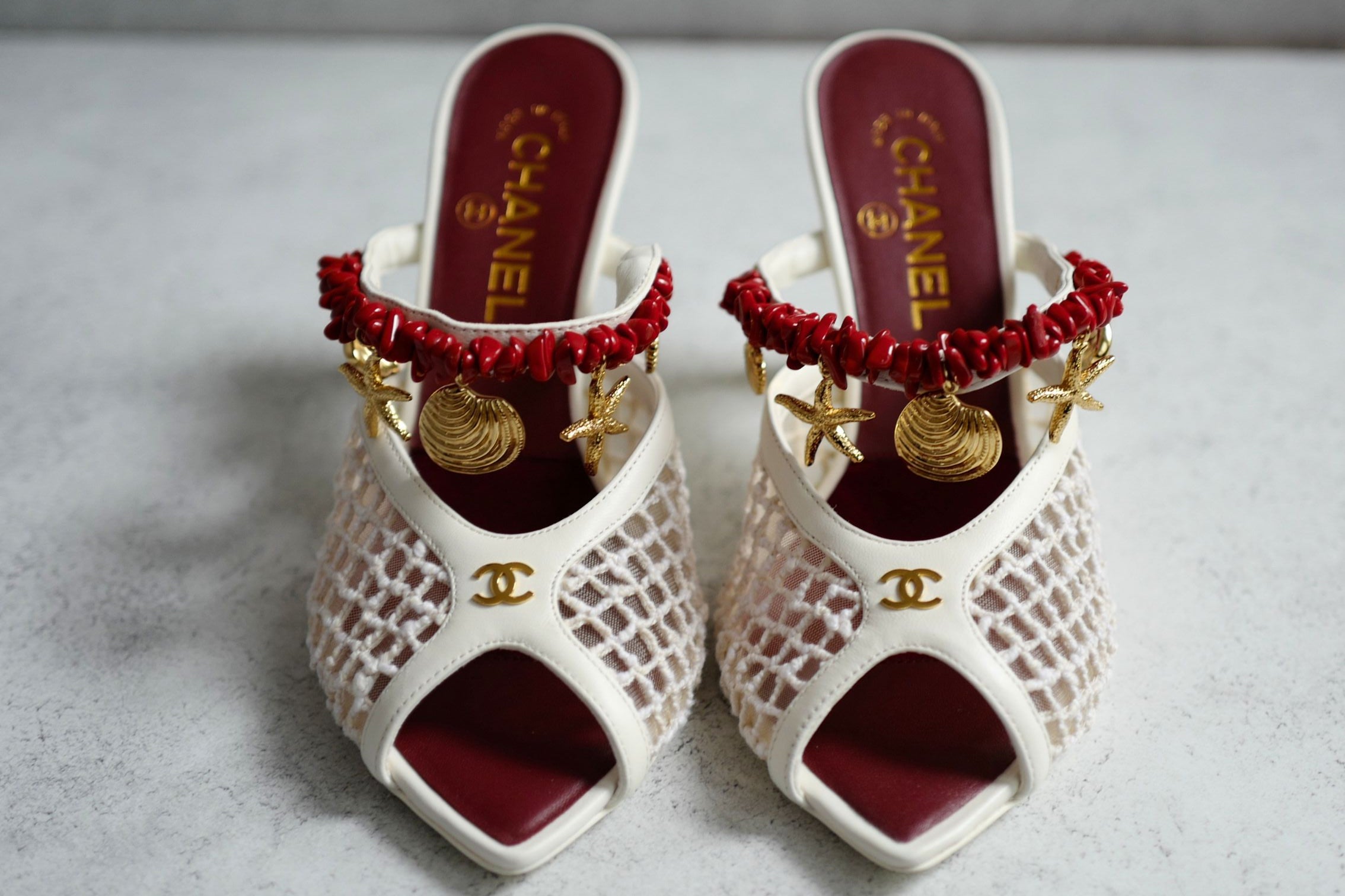 Chanel 26M Coco Beach Mules Ivory Mesh/Cotton/Lambskin/Resin/Metal Size 38