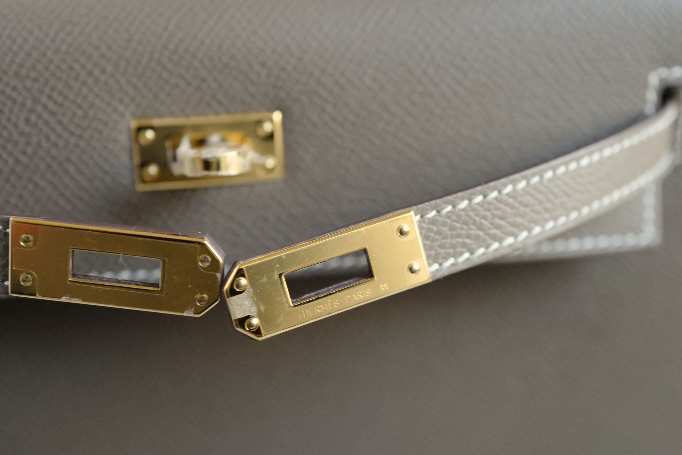 NEW Hermes Kelly 25 Etoupe Epsom Sellier Gold Hardware