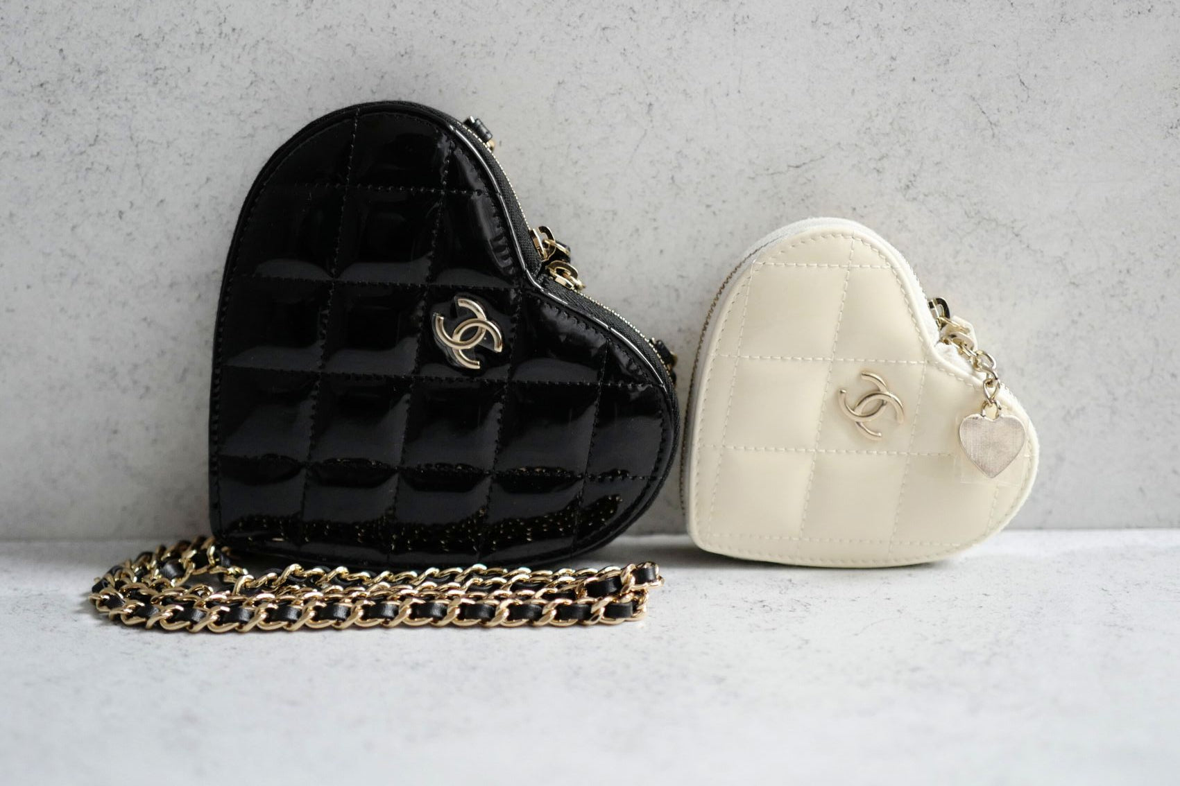本物⭕️シャネル⭕️ 23P ココマーク ハート バレッタ ゴールド 箱付プレゼント CHANEL 23P Patent Calfskin Quilted CC Heart Clutch With Gold Hardware