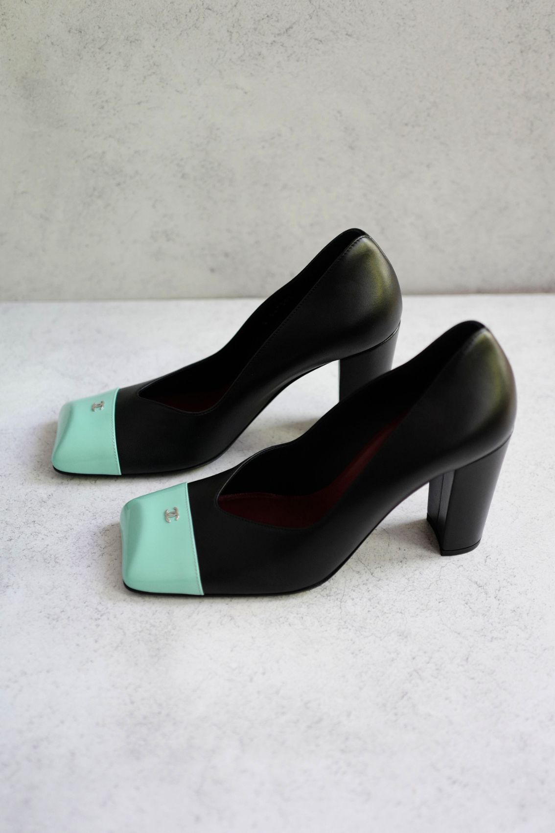 Chanel 26S Pumps Matthieu Blazy's Black/Green Lambskin Patent Calfskin Size 38c
