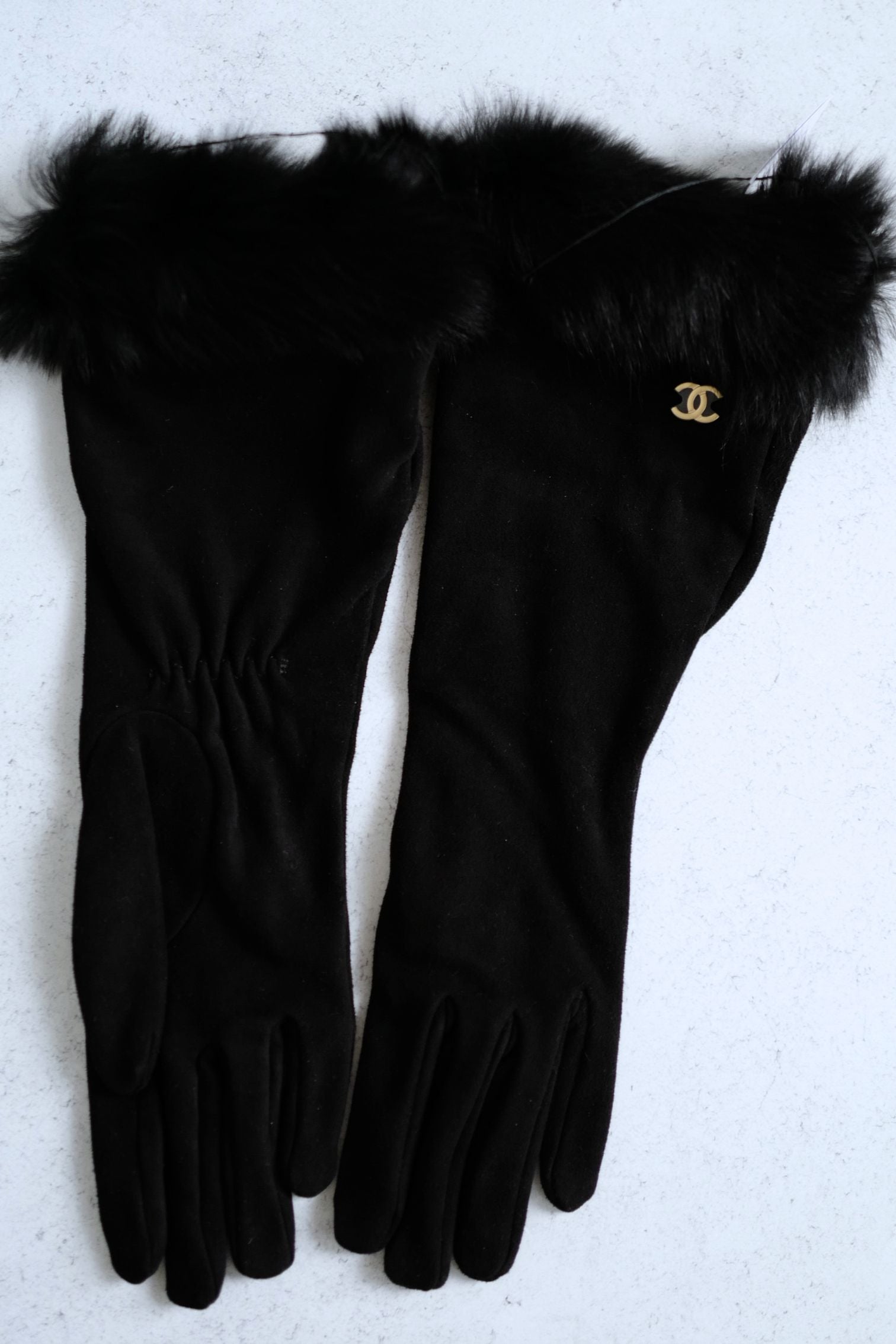 Chanel Black Suede Leather Gloves Fur Trim Gold CC Size 7.5
