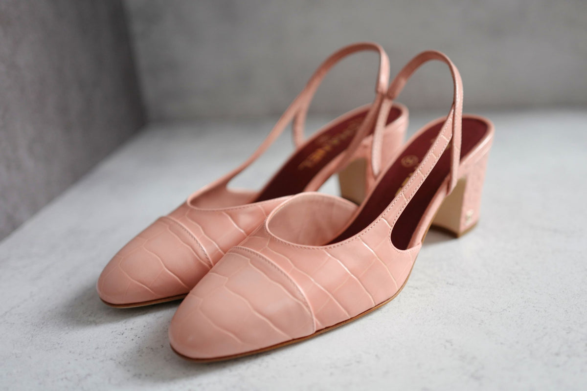 Chanel 26K Slingbacks Heels Rose Clair Croc Embossed Calfskin Size 38