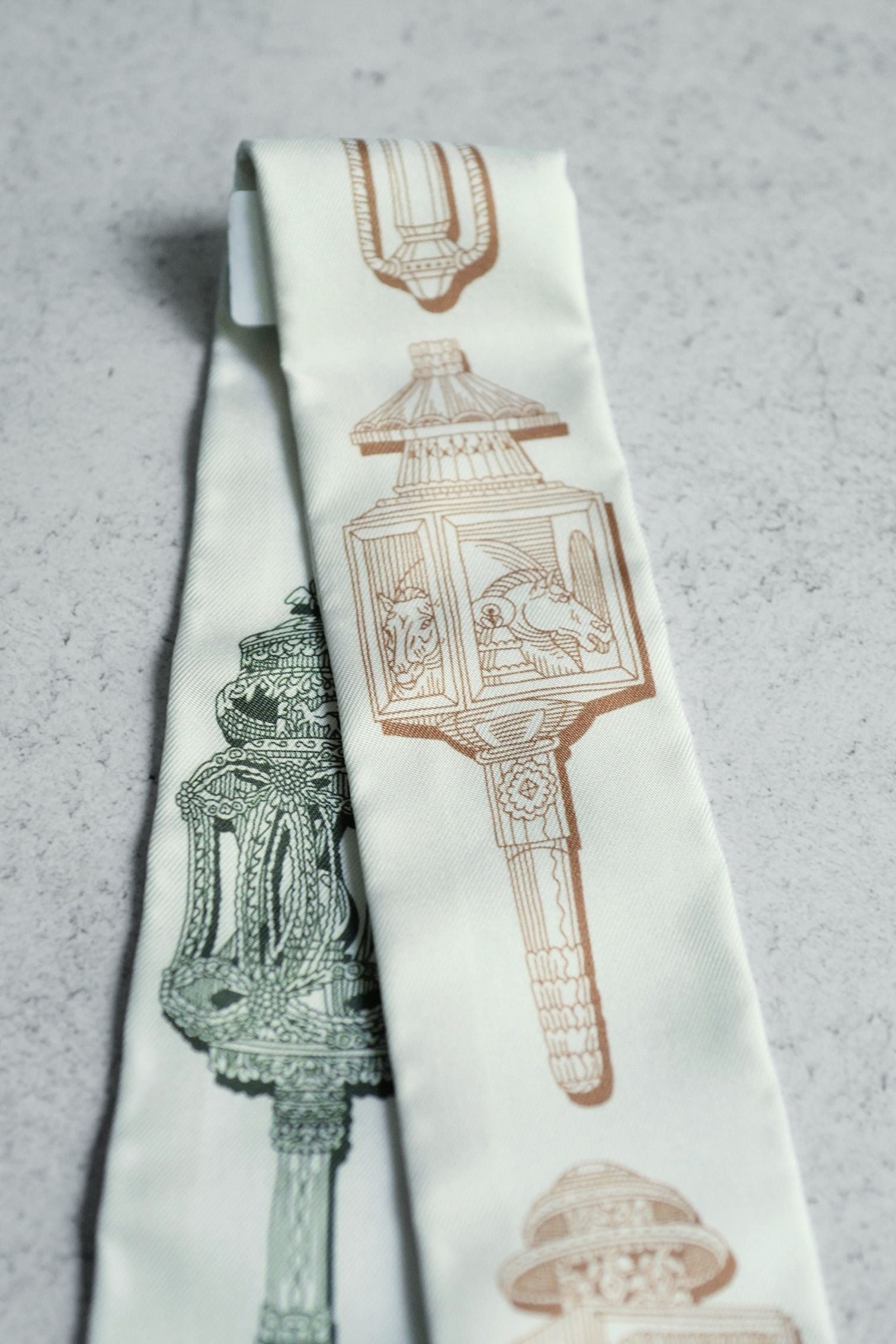 NEW Hermès Merveilleuses Lanternes Twilly Crème / Caramel / Kaki 100% Silk