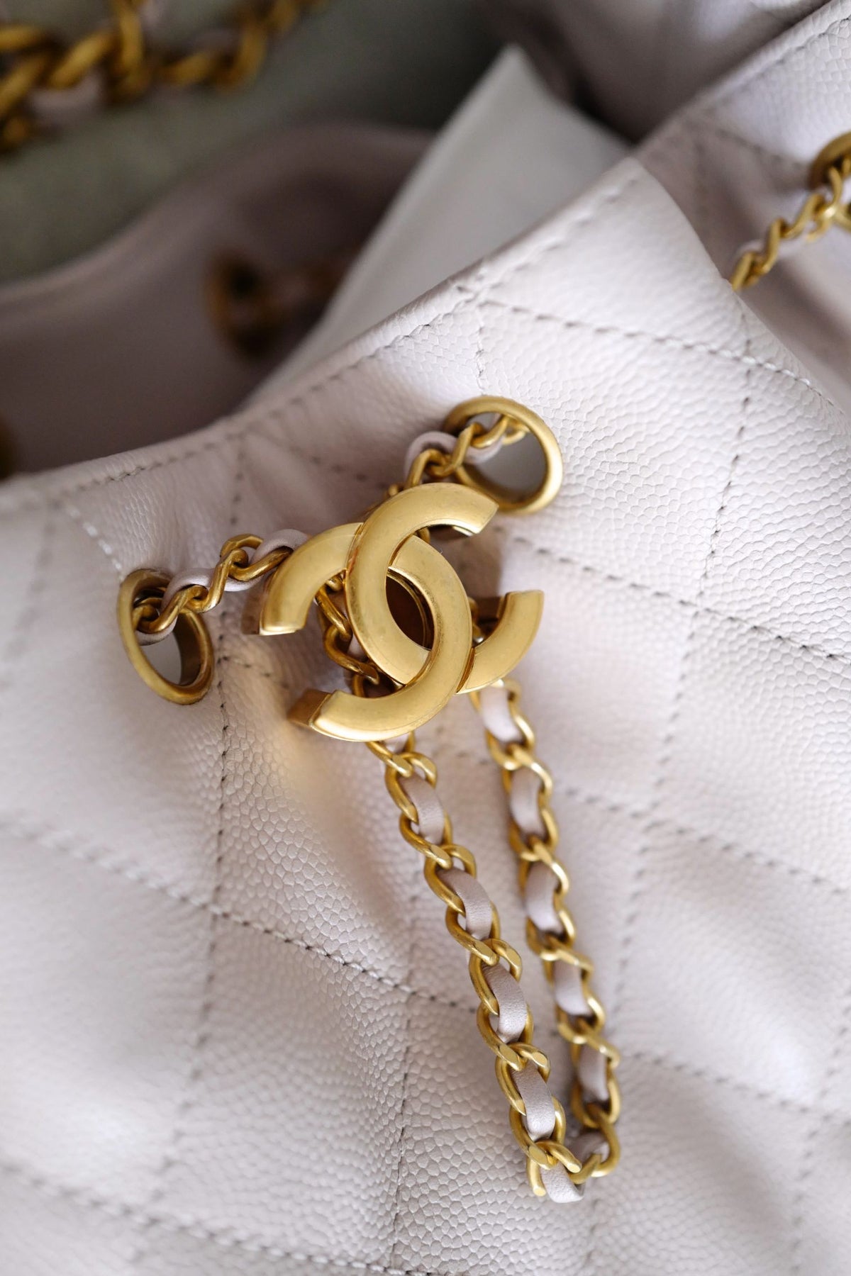 BNIB Chanel 25K Small Hobo Bag Lilac Grained Calfskin with Gold Hardware