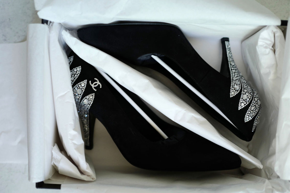 Chanel 26A Metiers d'Art Pumps Suede Kidskin Strass Black & Silver Size 37.5