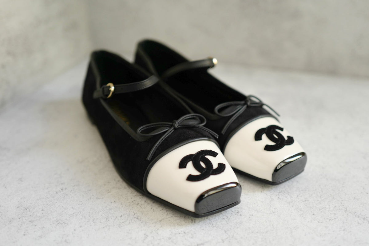 NEW Chanel 26K Flat Shoes Mary Jane  Black White Suede Goat &Calfskin Size 38.5
