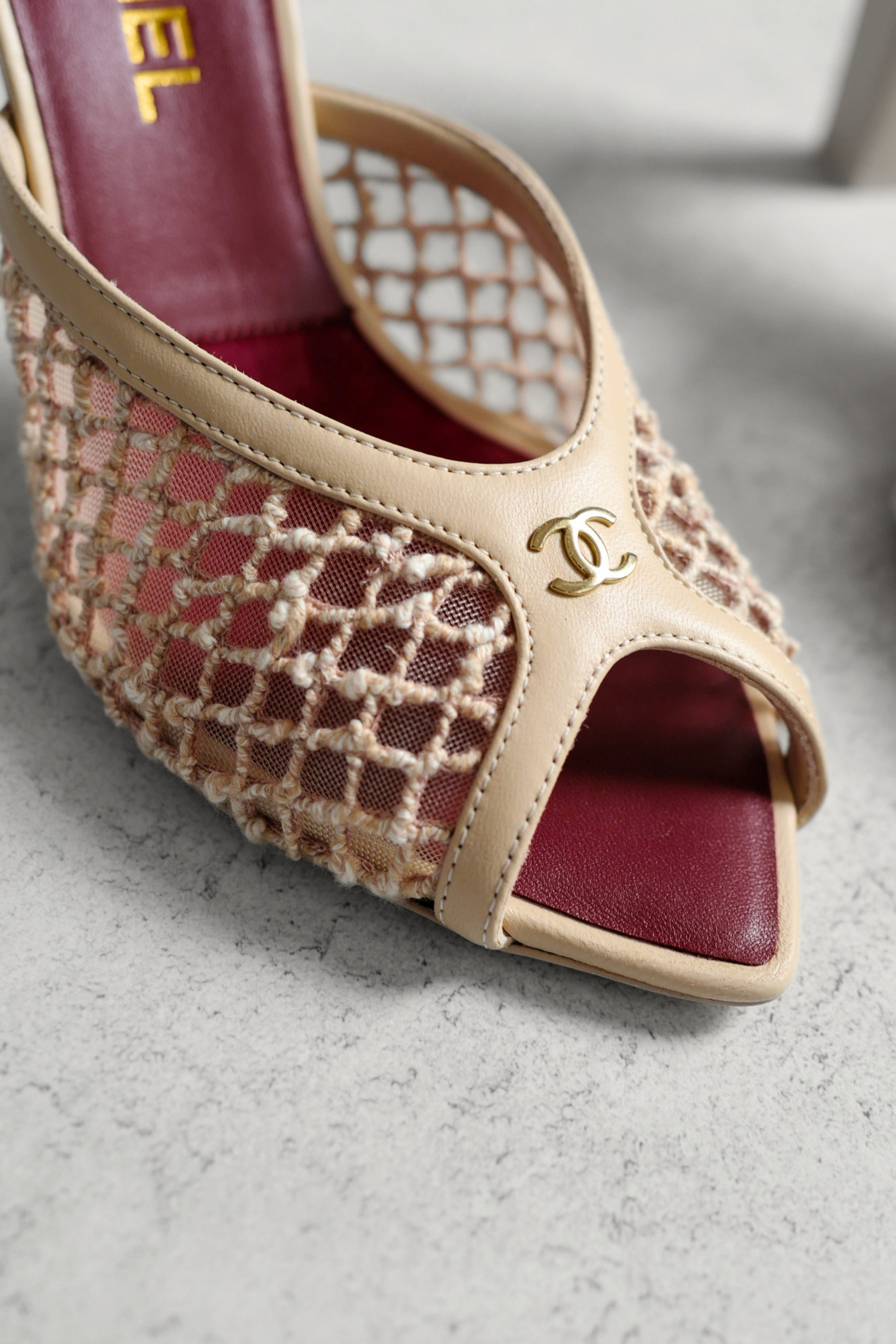 Chanel 26M Coco Beach Mules Light Beige Mixed Fibers/Cotton/Lambskin Size 37.5