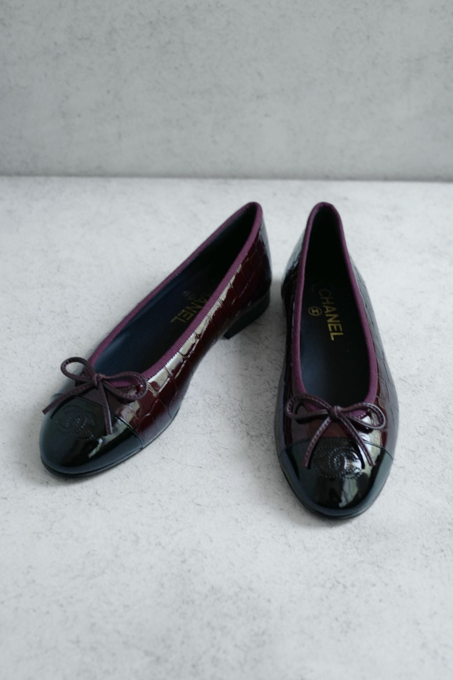Chanel 26A Ballet Flats Croc Embossed Patent Calfskin Burgundy Black Size 37