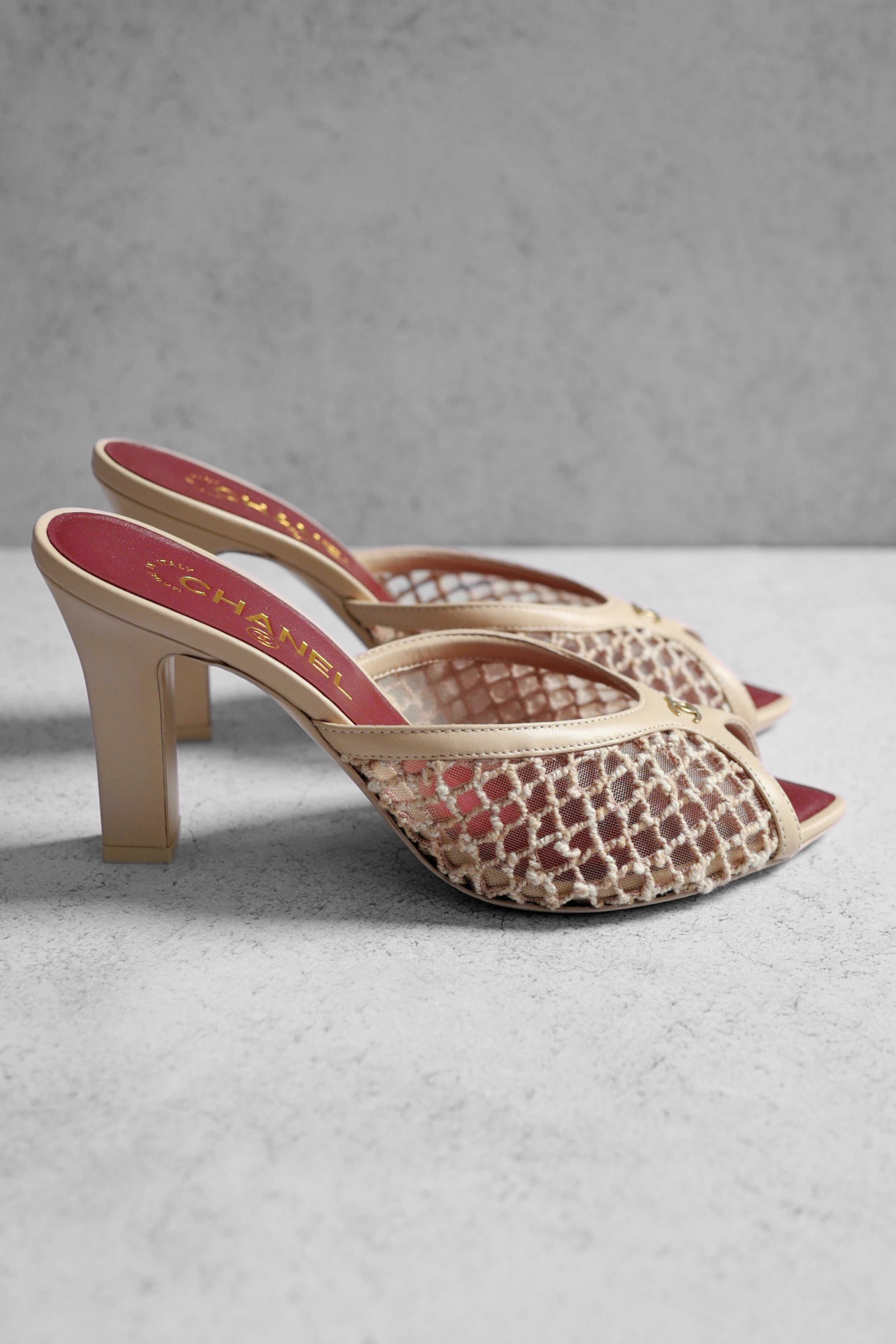 Chanel 26M Coco Beach Mules Light Beige Mixed Fibers/Cotton/Lambskin Size 37.5