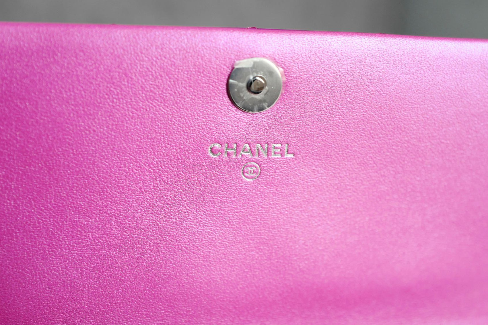 NEW Chanel Wallet on Chain Iridescent Mirror Goatskin Silver Fuchsia Cruise 24C