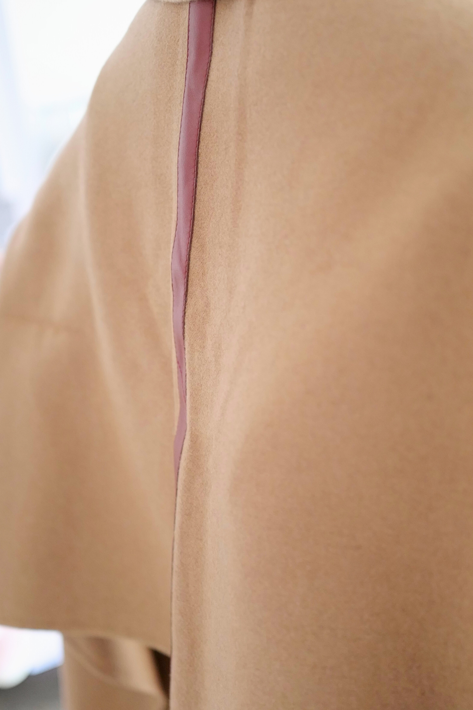Hermès Étole Poncho 100% Cashmere Trompe L’Oeil HG 01 Camel