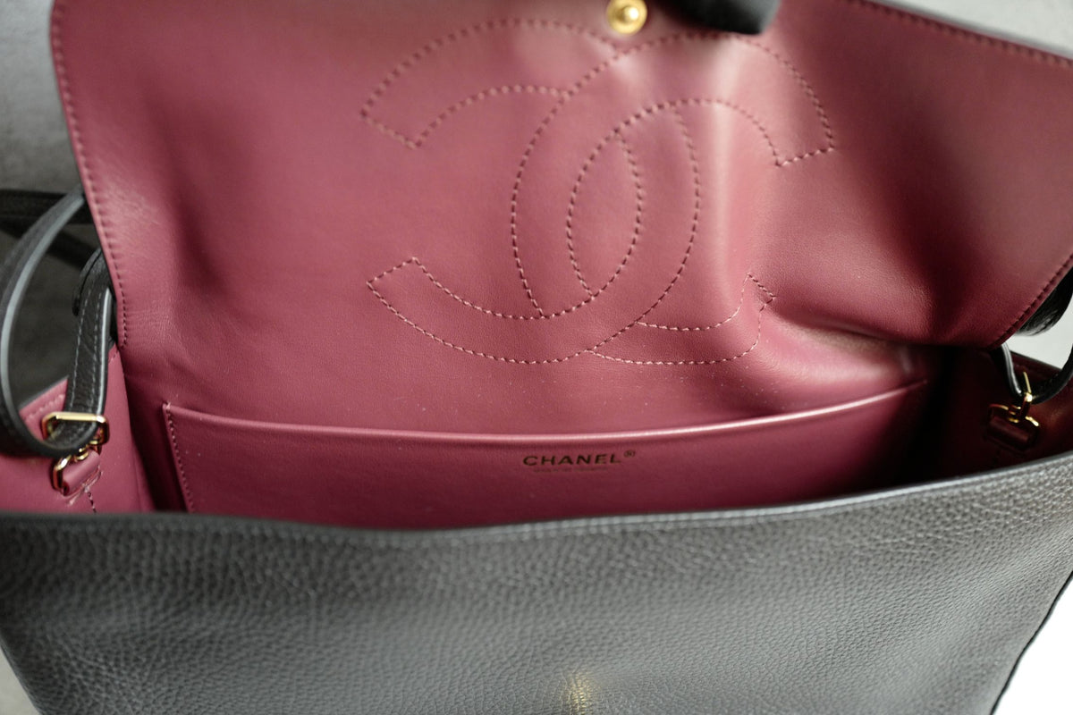 NEW Chanel 26S Maxi 32 Flapbag Black Grained Calfskin Gold Hardware