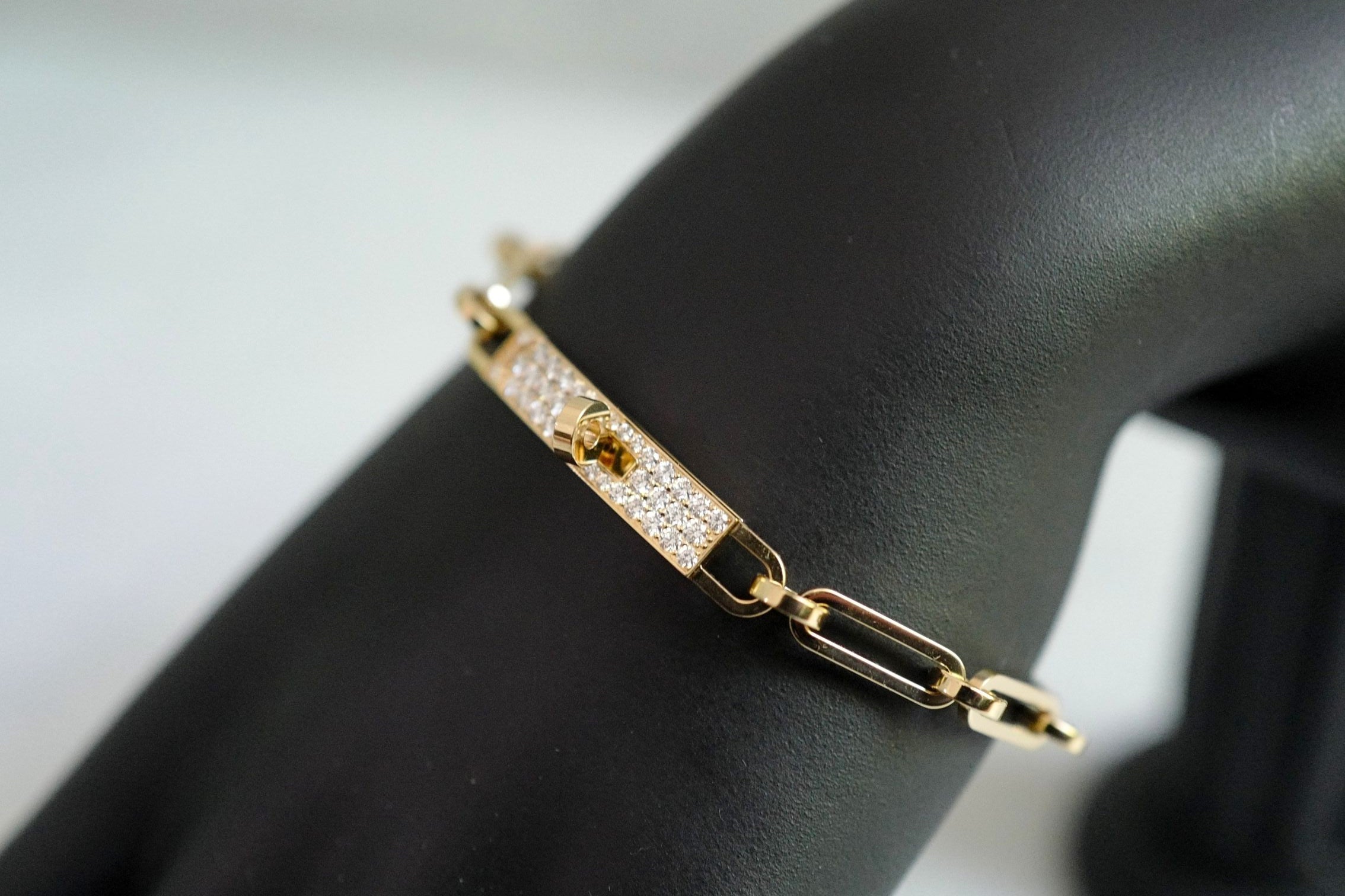 Hermès Kelly Chaine Bracelet Small Size 18K Yellow Gold 41 Diamonds Size 150