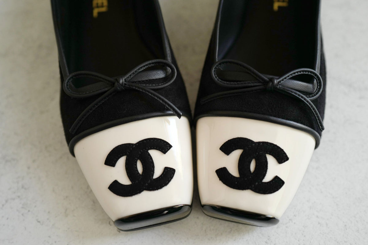 NEW Chanel 26K Flat Shoes Mary Jane  Black White Suede Goat &Calfskin Size 38.5