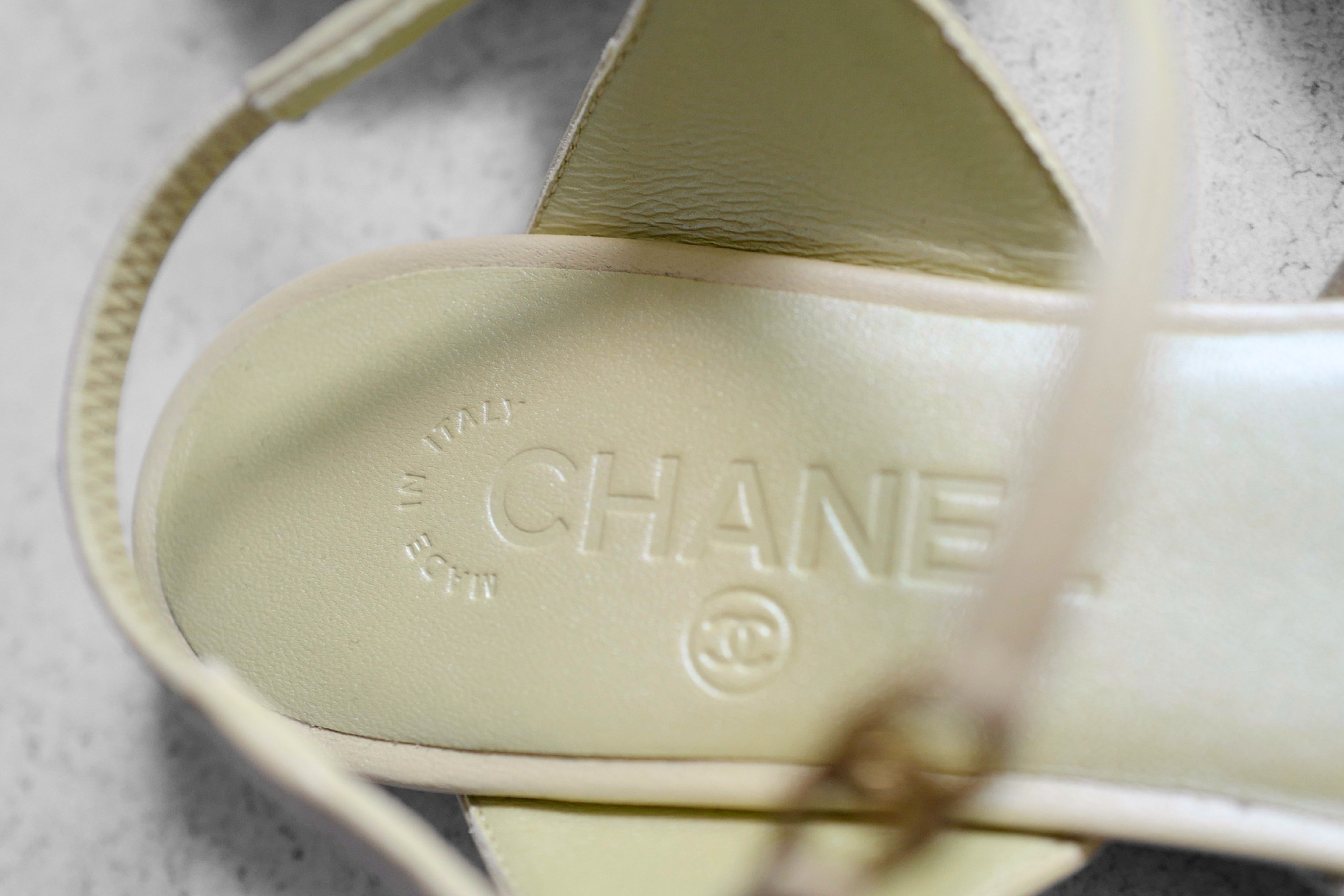 Chanel 26S Slingbacks Light Khaki Yellow Iridescent Lambskin Size 37.5