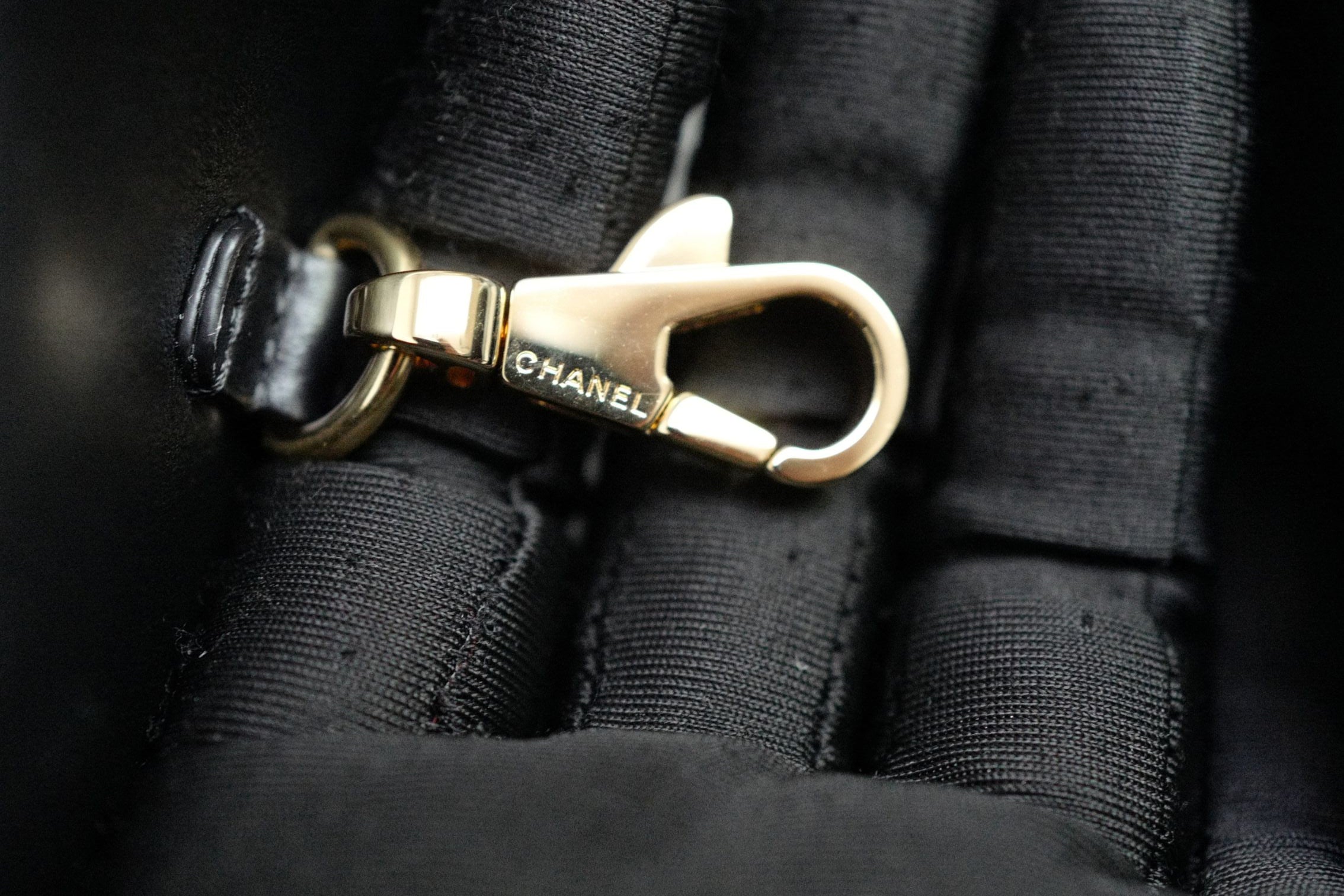 Chanel 26S Small Shopping Bag Matthieu Blazy Black Ecru Wool Gold Hardware