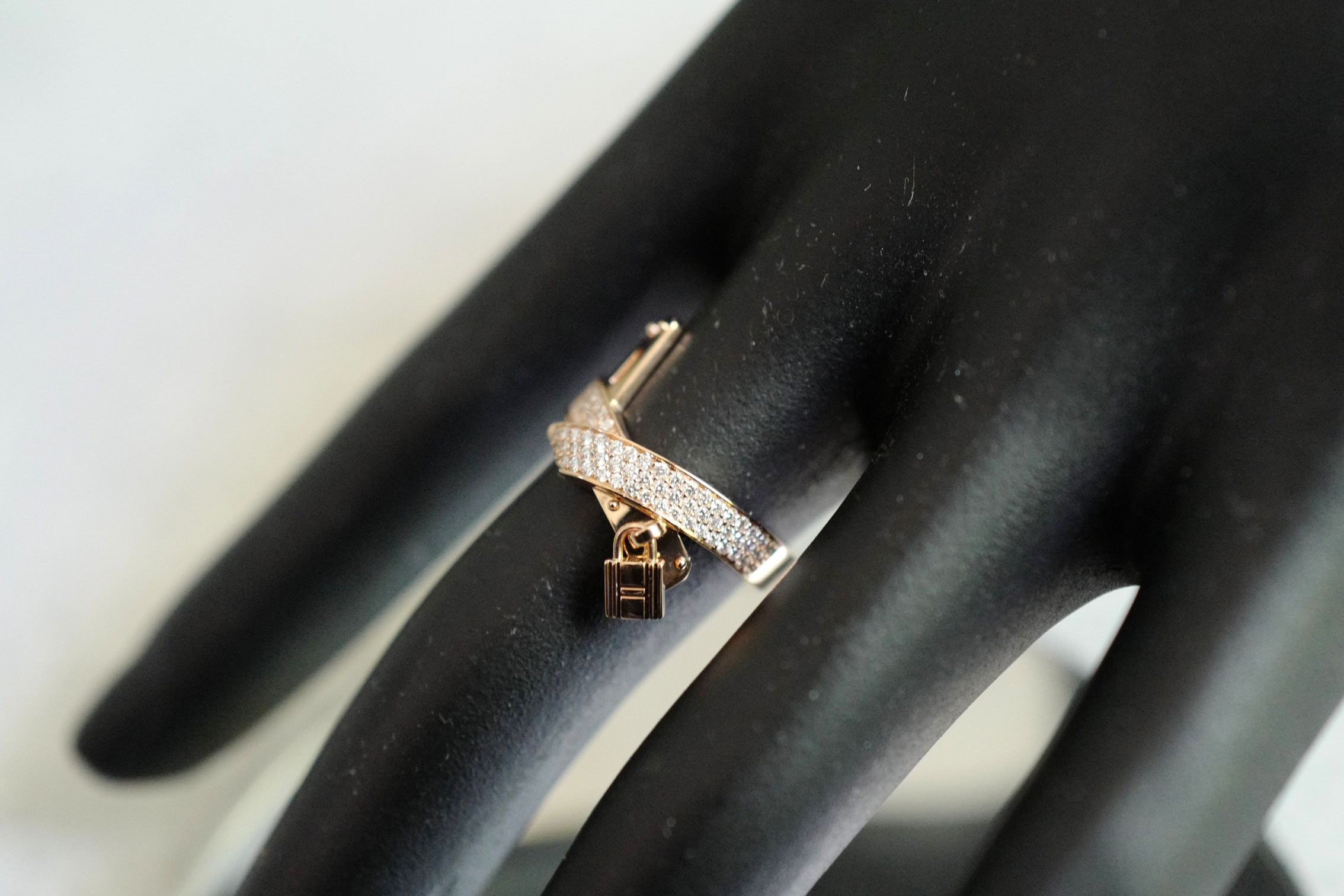 Hermès Kelly Gavroche Ring 18K Rose Gold 94 Diamonds Size 53