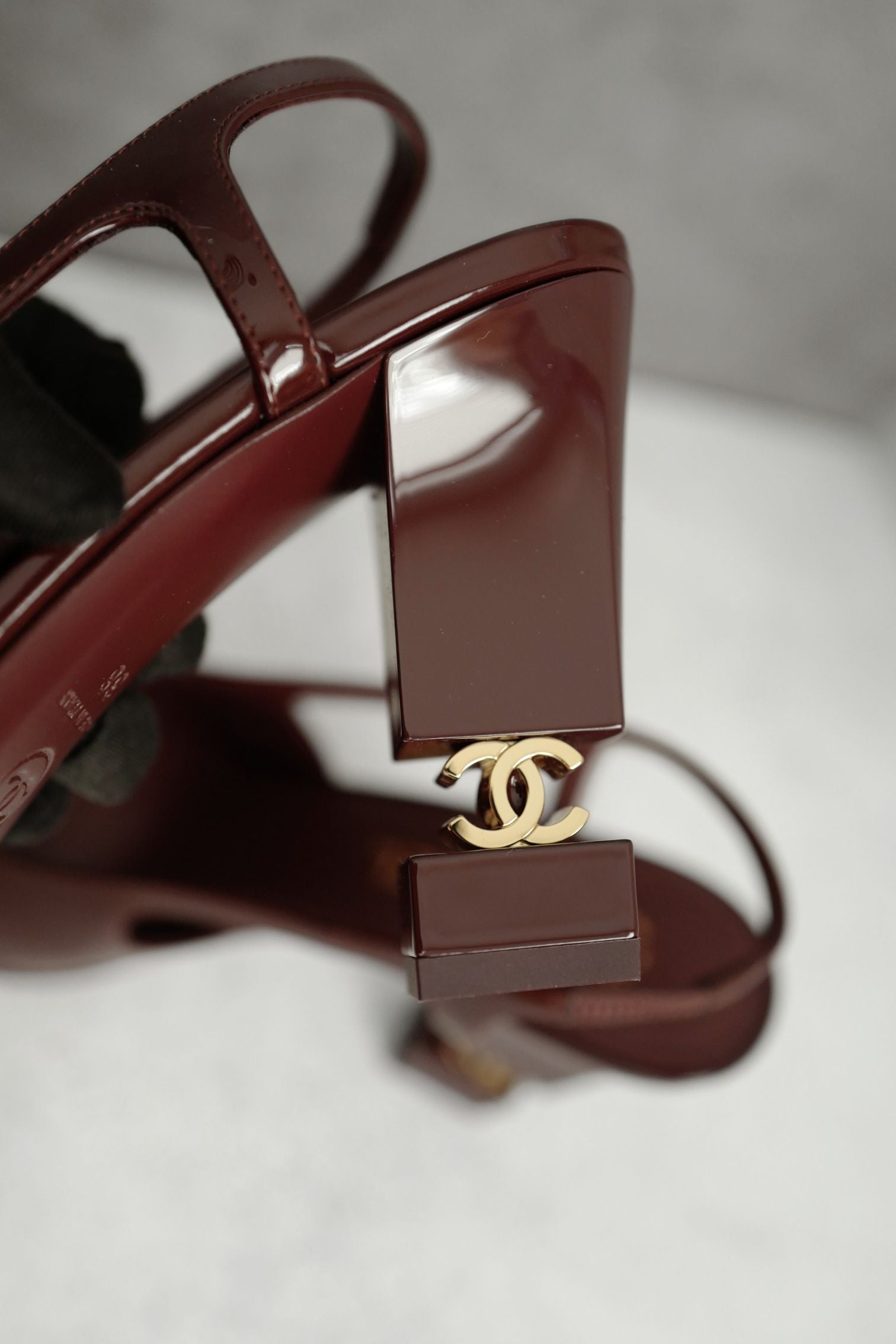 NEW Chanel 26A Métiers d’art Slingbacks Patent Calfskin Dark Burgundy Size 38