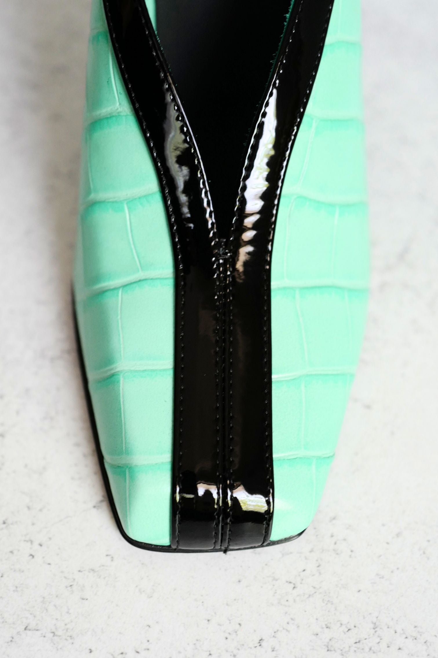 Chanel 26S Pumps Matthieu Blazy's Black/Green Crocodile Embossed Size 38