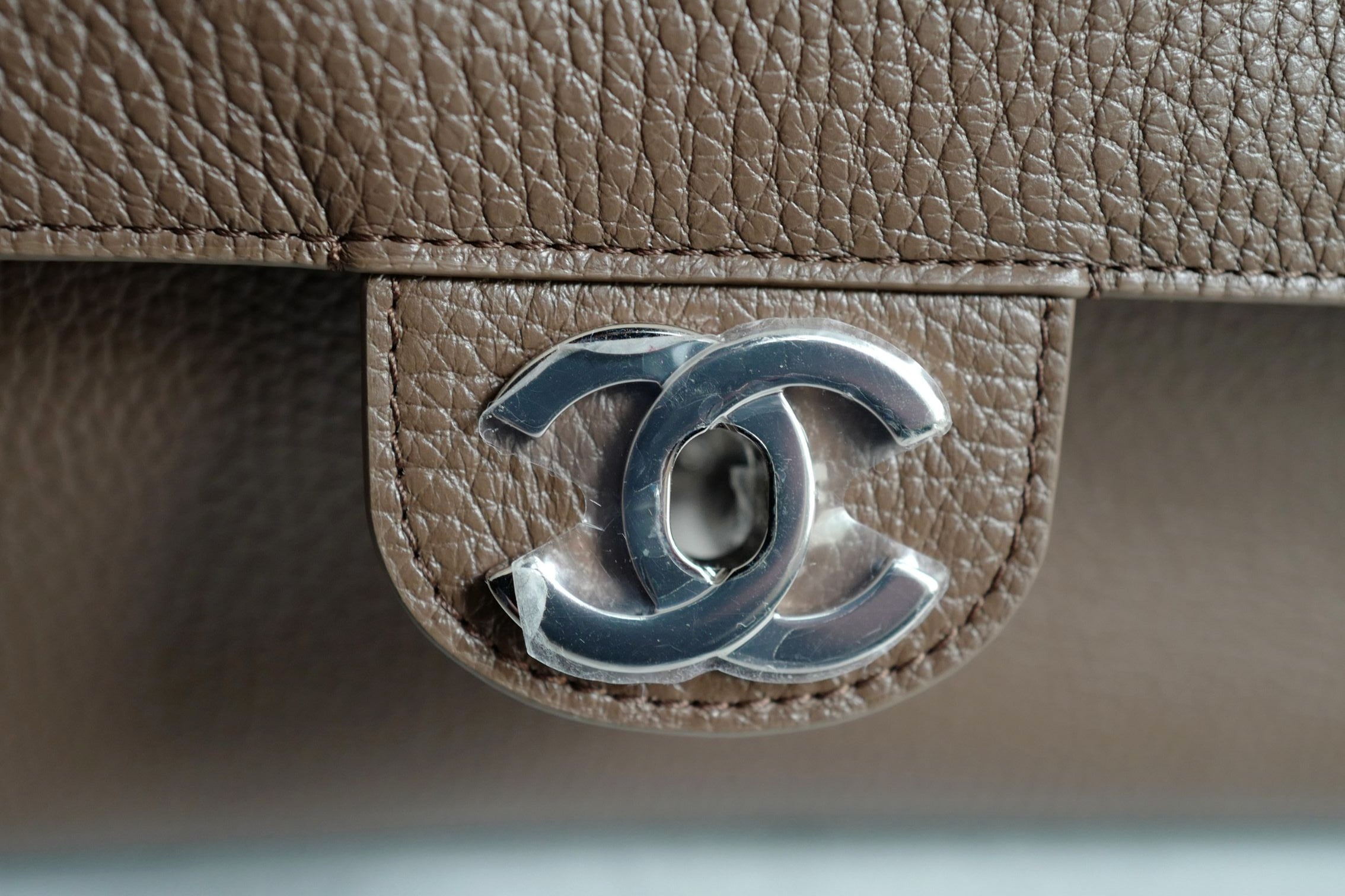 Chanel 26S Matthieu Blazy Maxi 32 Flapbag Light Brown Grained Calfskin Silver HW