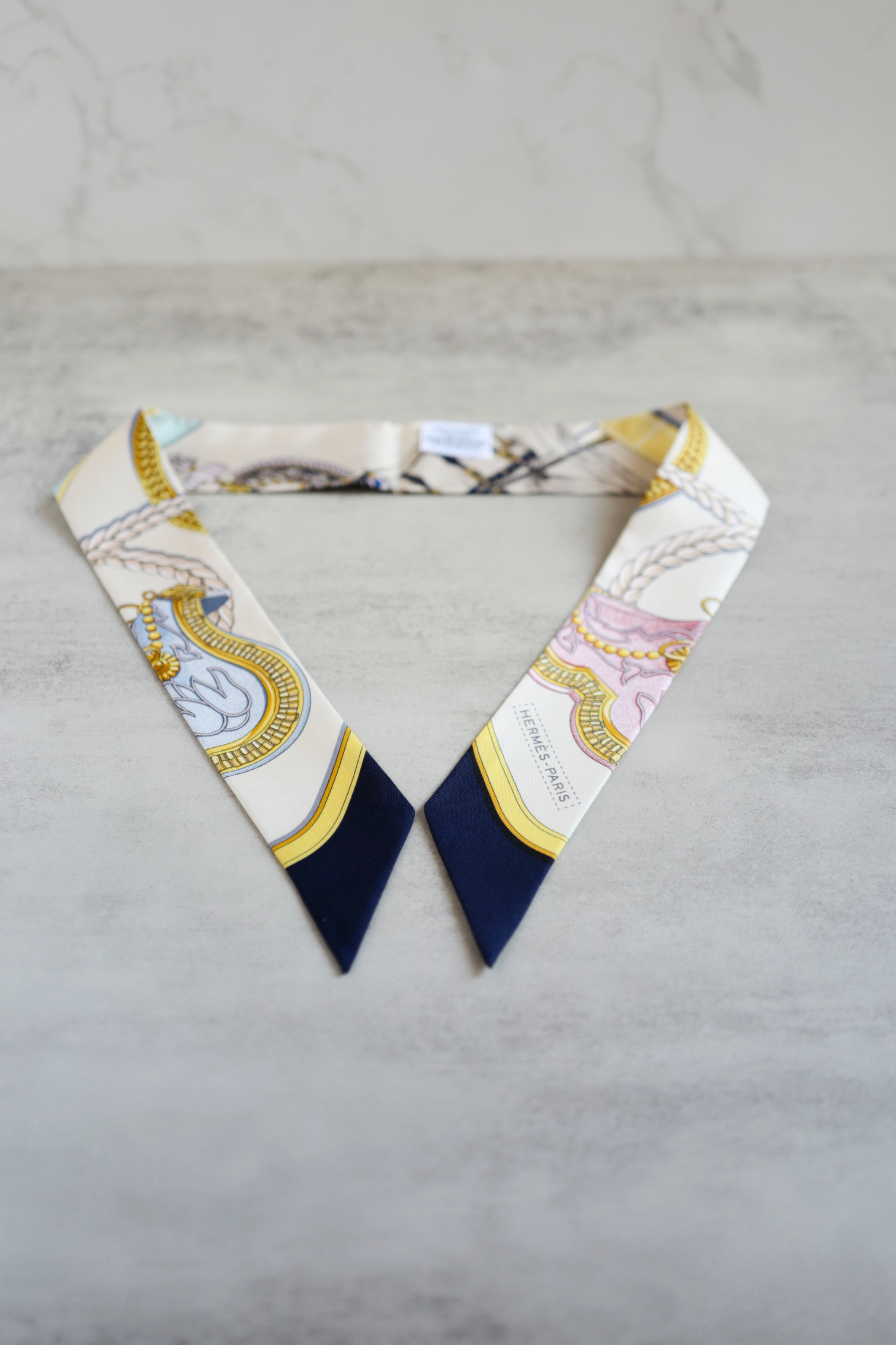 Hermès Twilly Grand Apparat Scarf Ivoire Marine Rose 100% Silk Twill