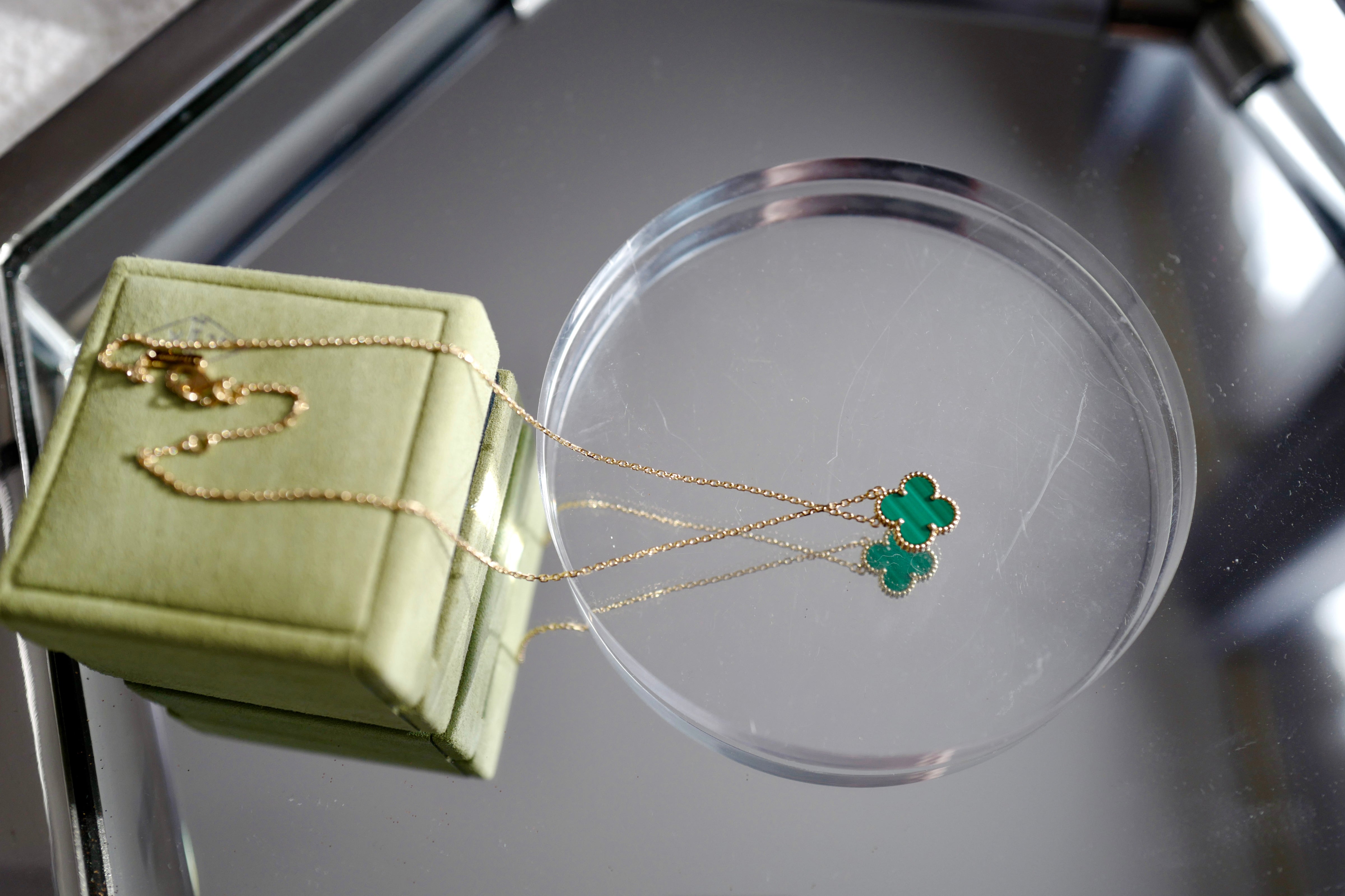 BNIB Van Cleef & Arpels Alhambra Malachite Pendant Necklace in 18K Yellow Gold