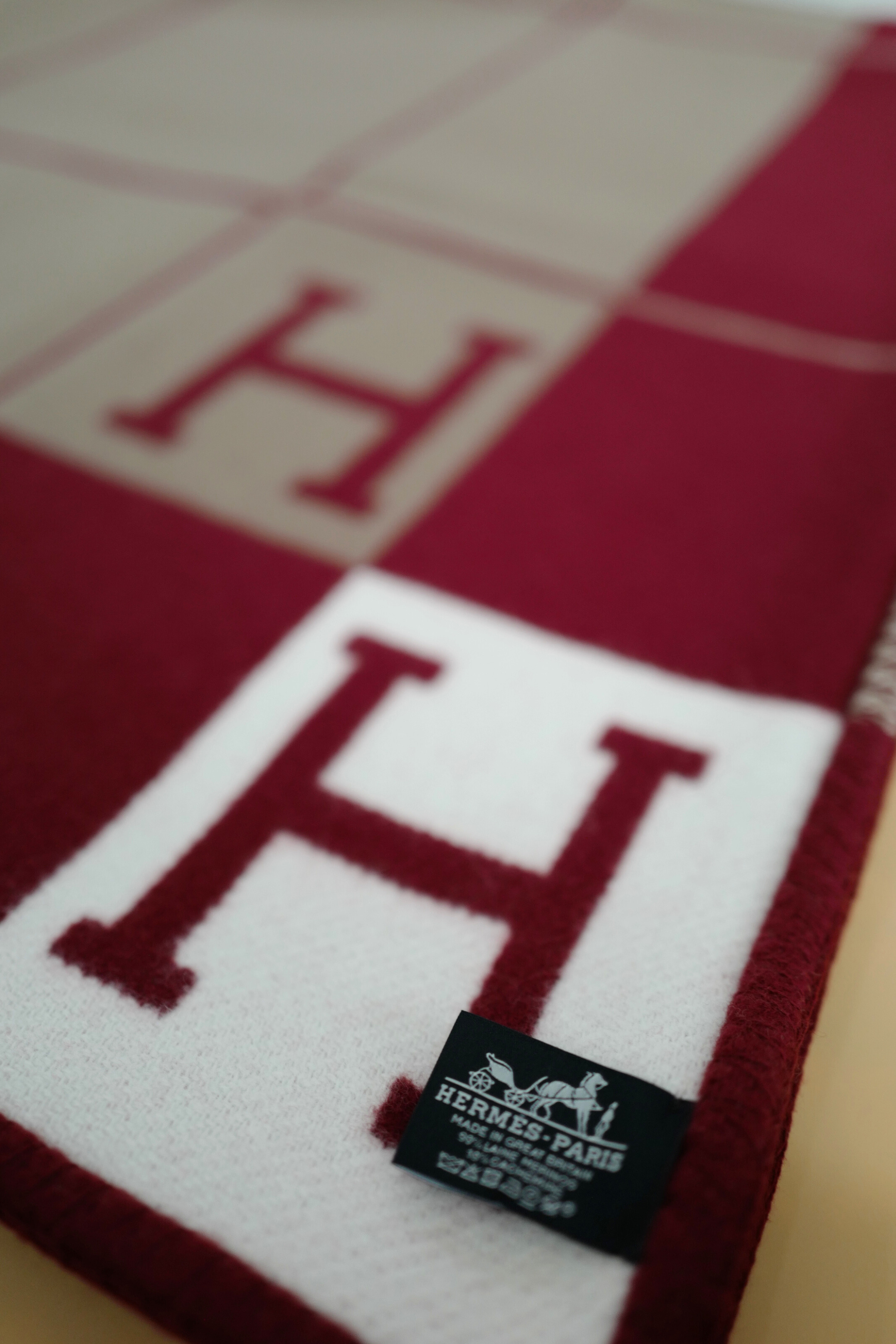 NEW HERMÈS Avalon III Throw Blanket Ecru / Rouge H Wool Cashmere