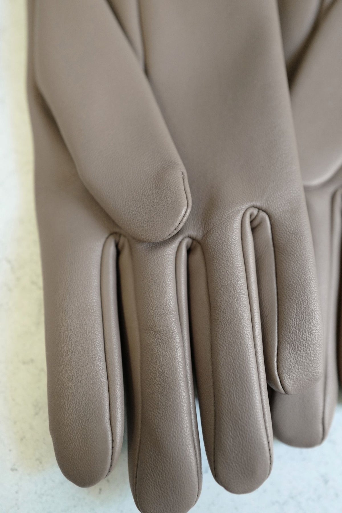 Hermès Hommage Gloves Lambskin Leather with Silk Lining Etoupe Size 70