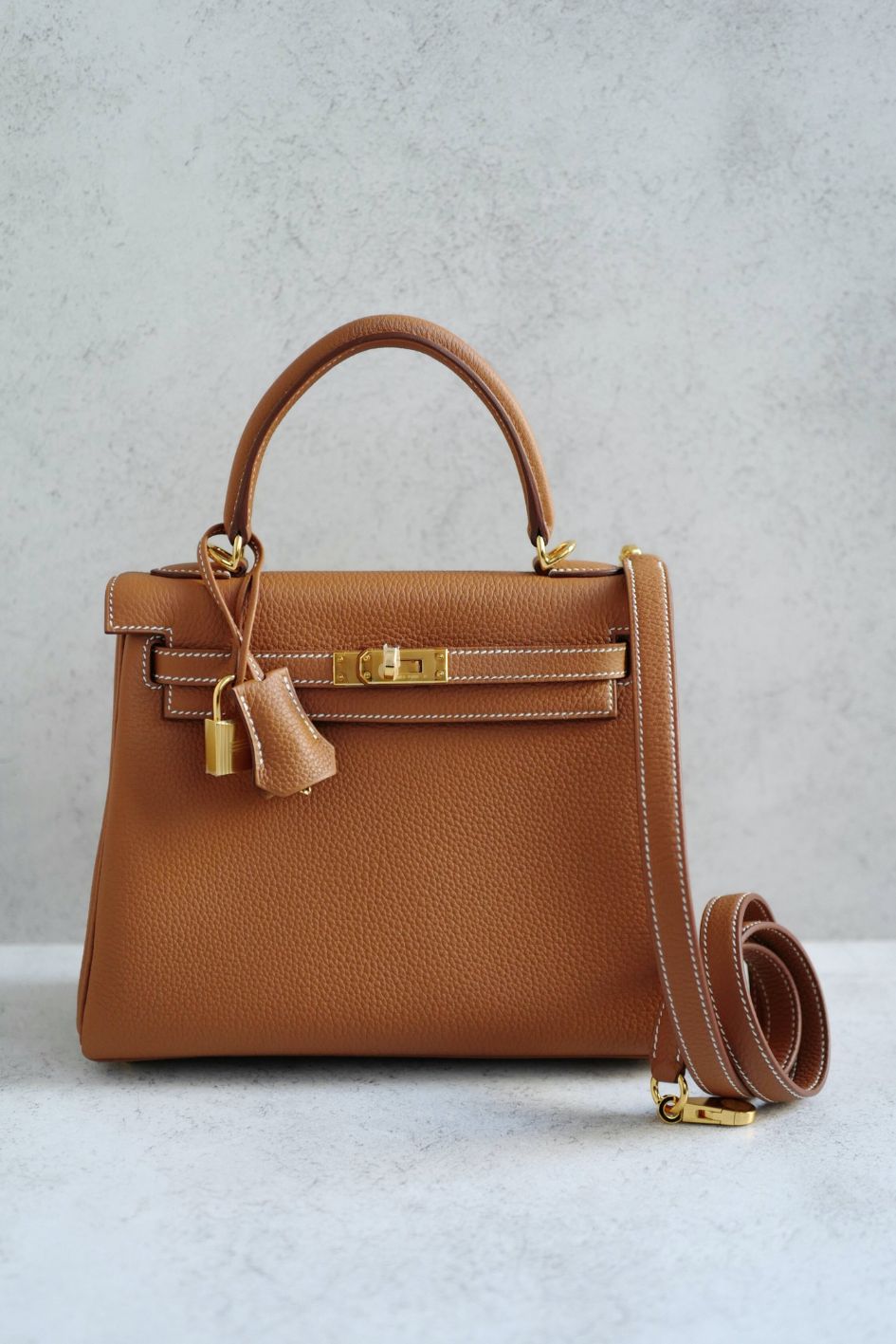 Hermès Kelly 25 Gold Togo Leather Gold Hardware K Stamp