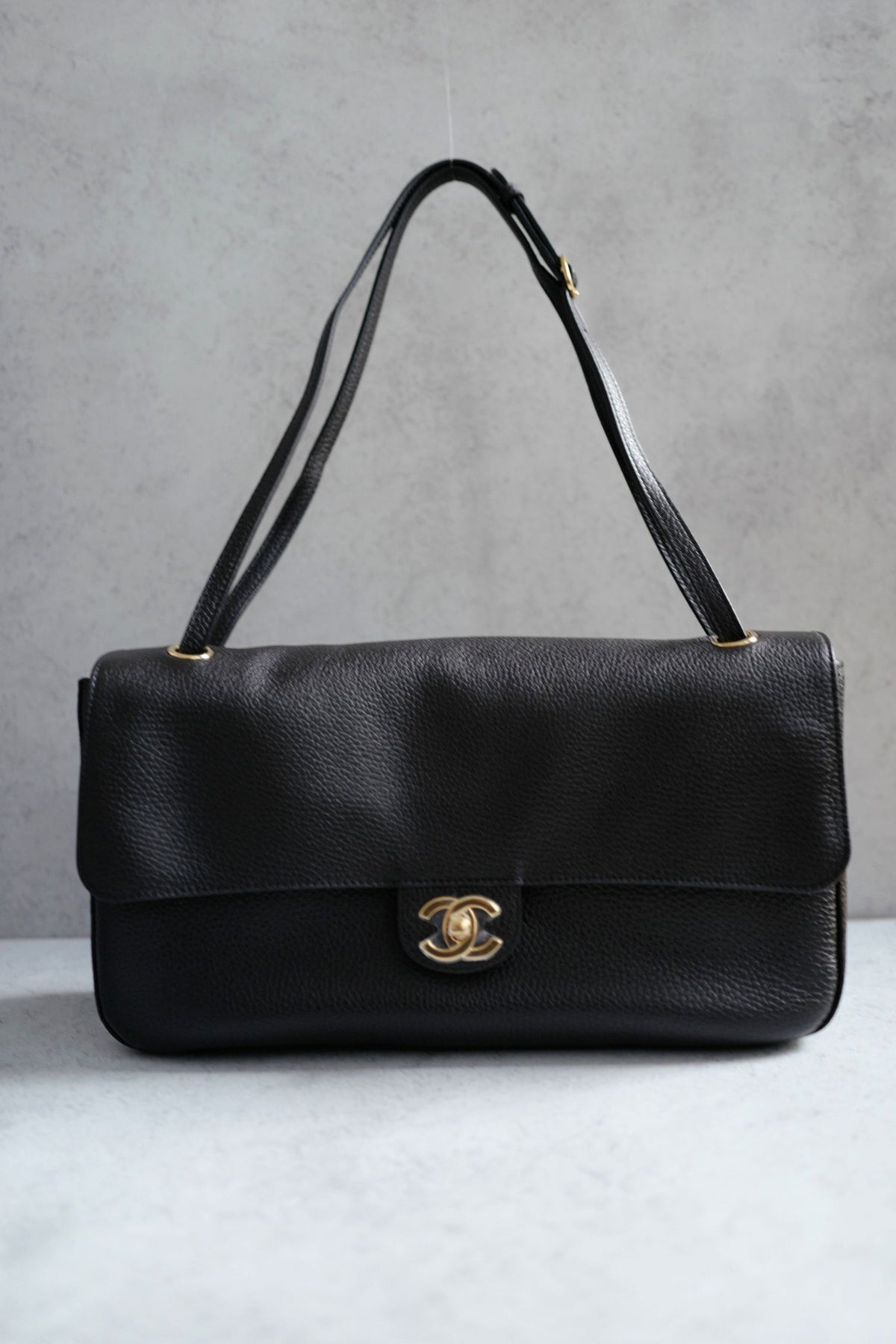 NEW Chanel 26S Maxi 32 Flapbag Black Grained Calfskin Gold Hardware