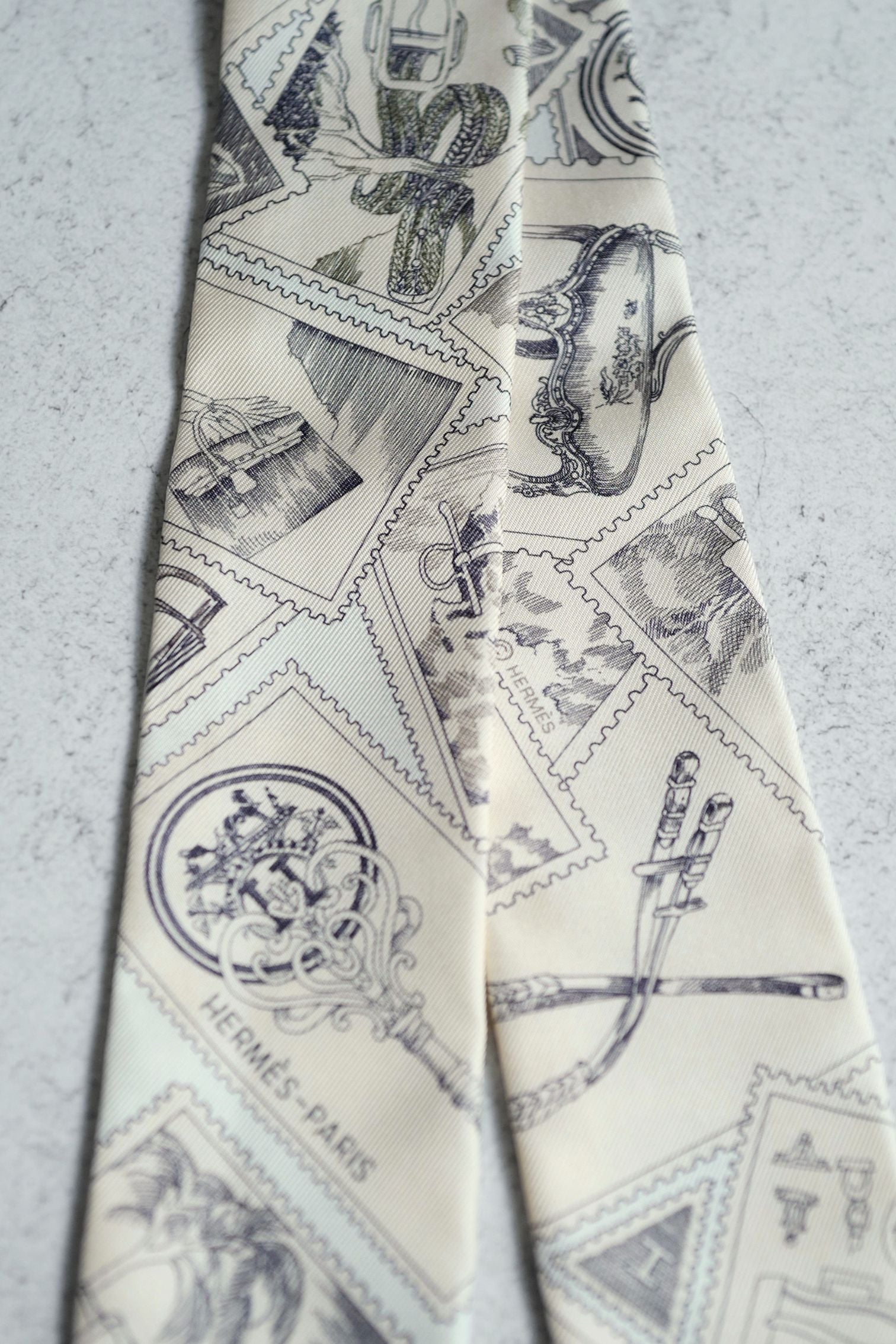 NEW Hermès Le Philateliste du Faubourg Twilly Parchemin / Graphite / Gris 100% Silk