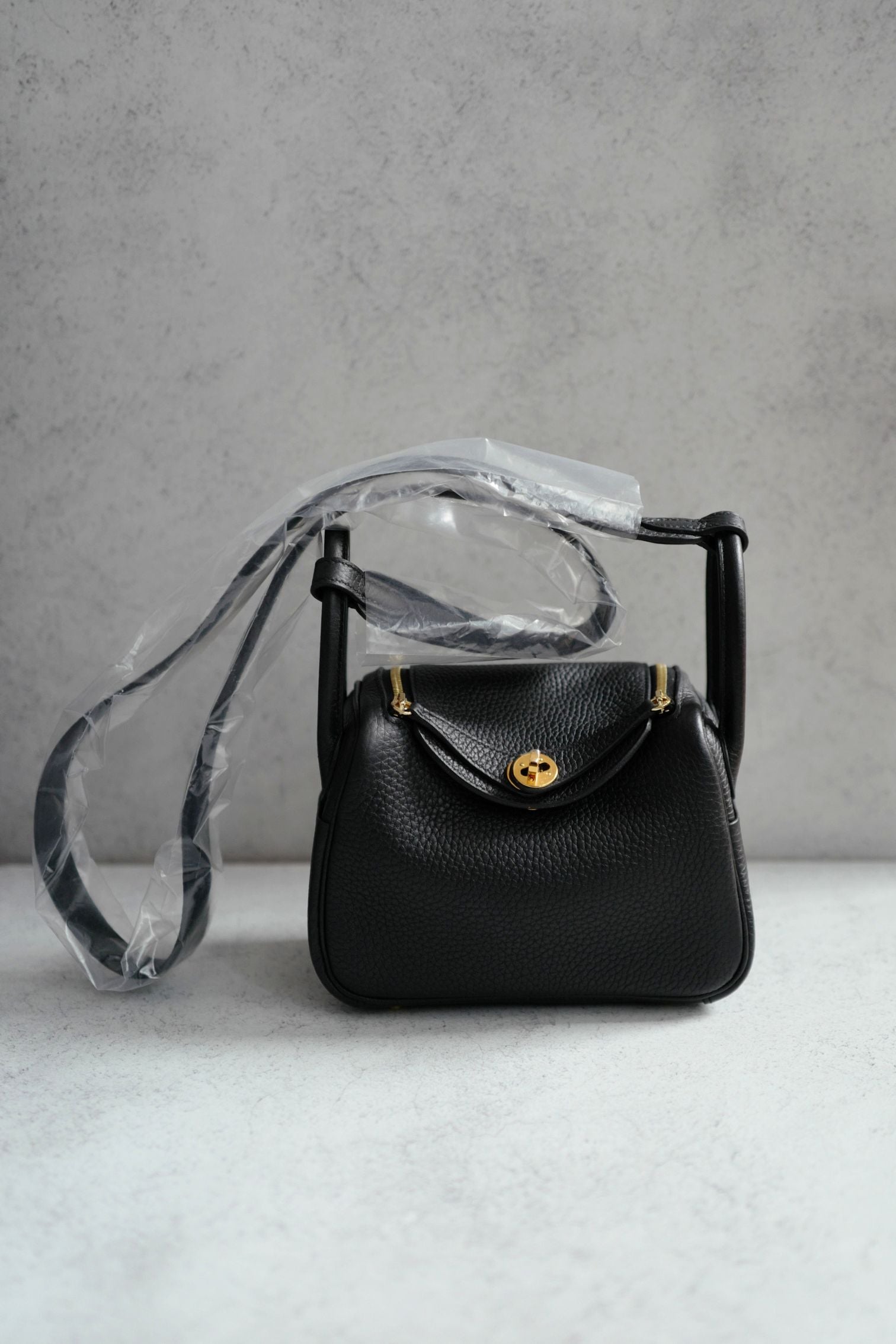 Brand New Hermès Mini Lindy Black Noir Clemence Gold Hardware U 2023