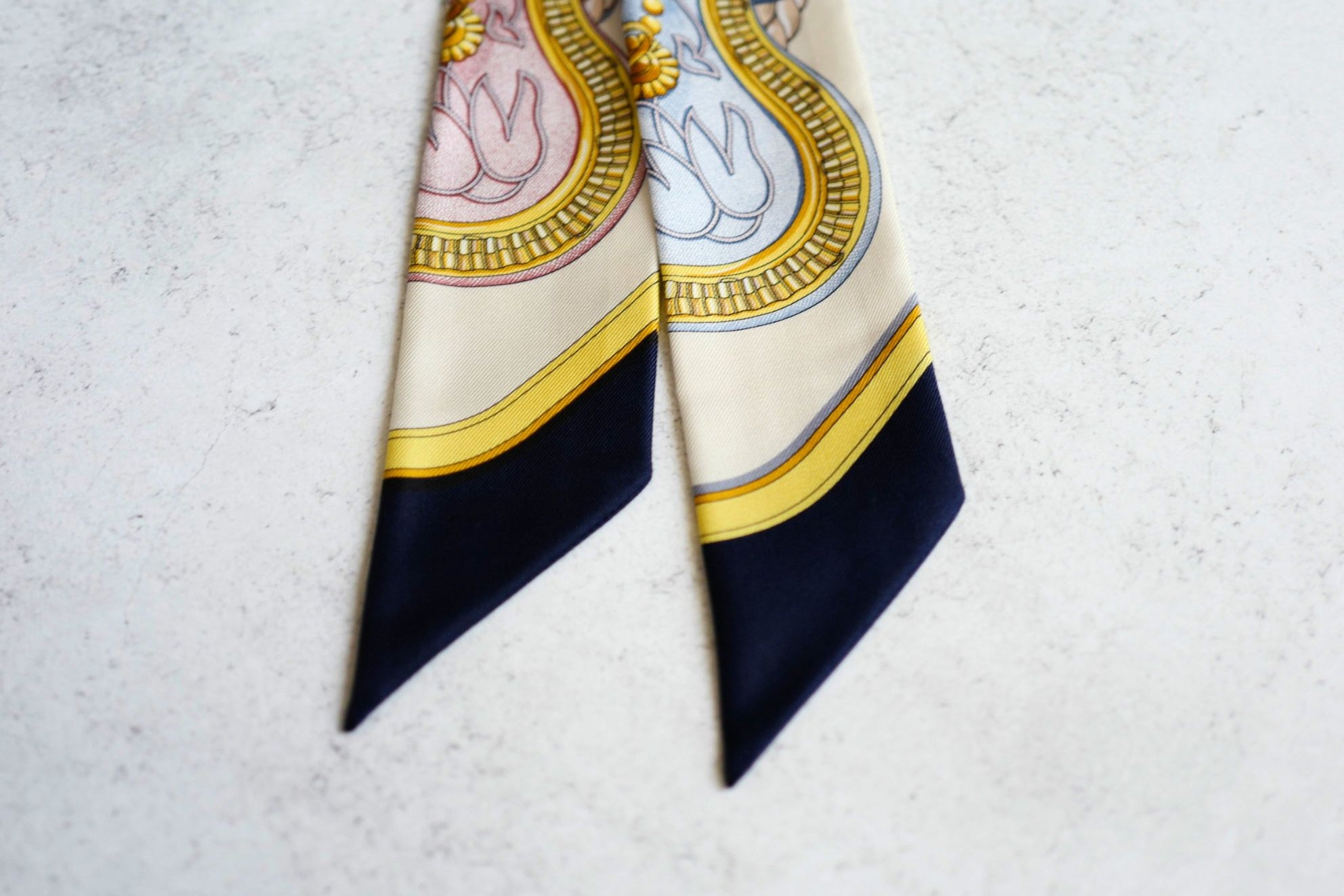 Hermès Twilly Grand Apparat Scarf Ivoire Marine Rose 100% Silk Twill