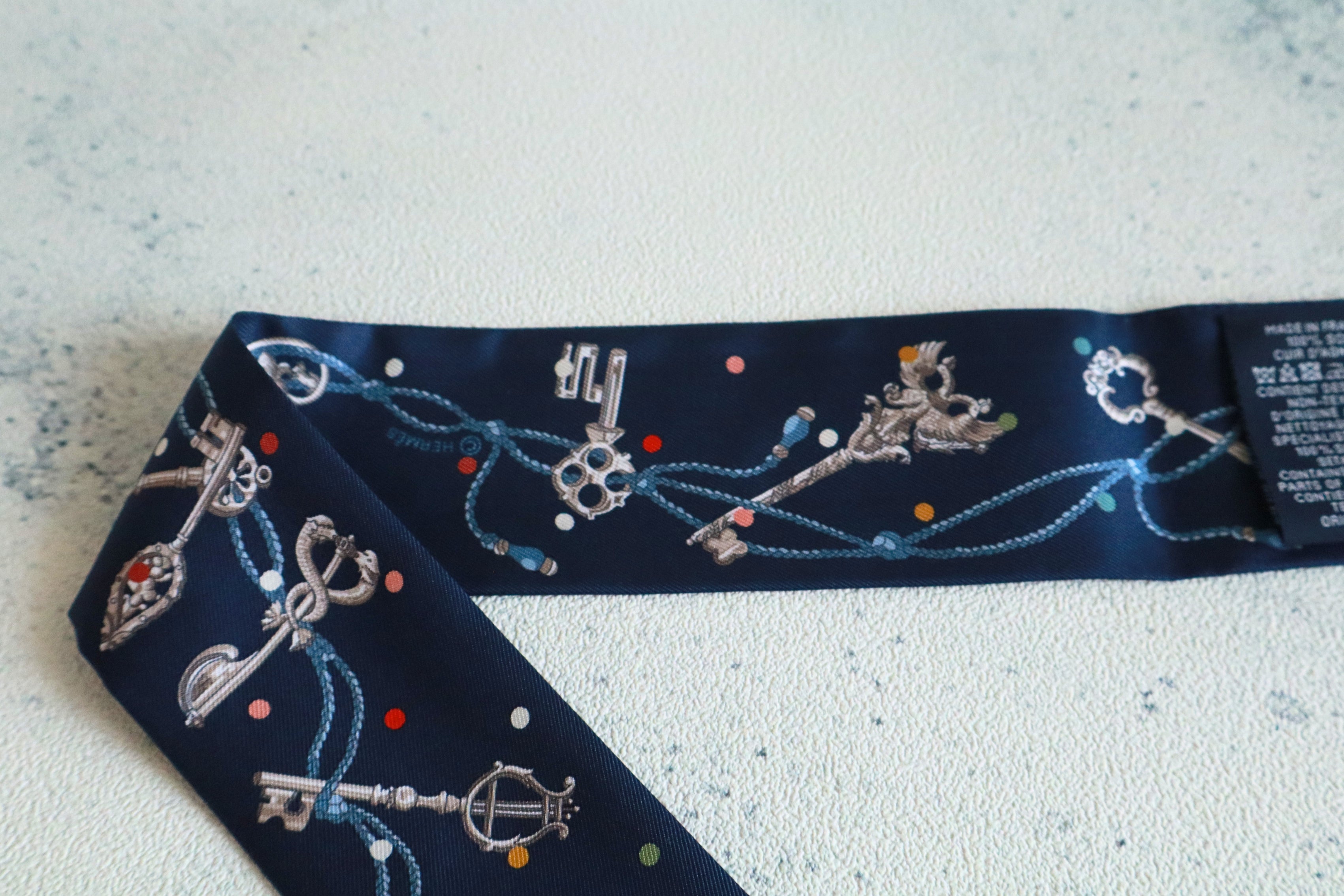 Hermes Twilly Les Cles a Pois Leather Fringes Bleu Marine/Gris Argent/Multicolor