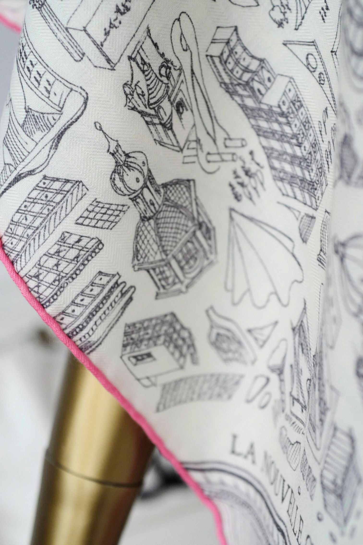 Hermès La Nouvelle Cite Cavaliere Shawl 140 Blanc/Gris/Rose Cashmere Silk