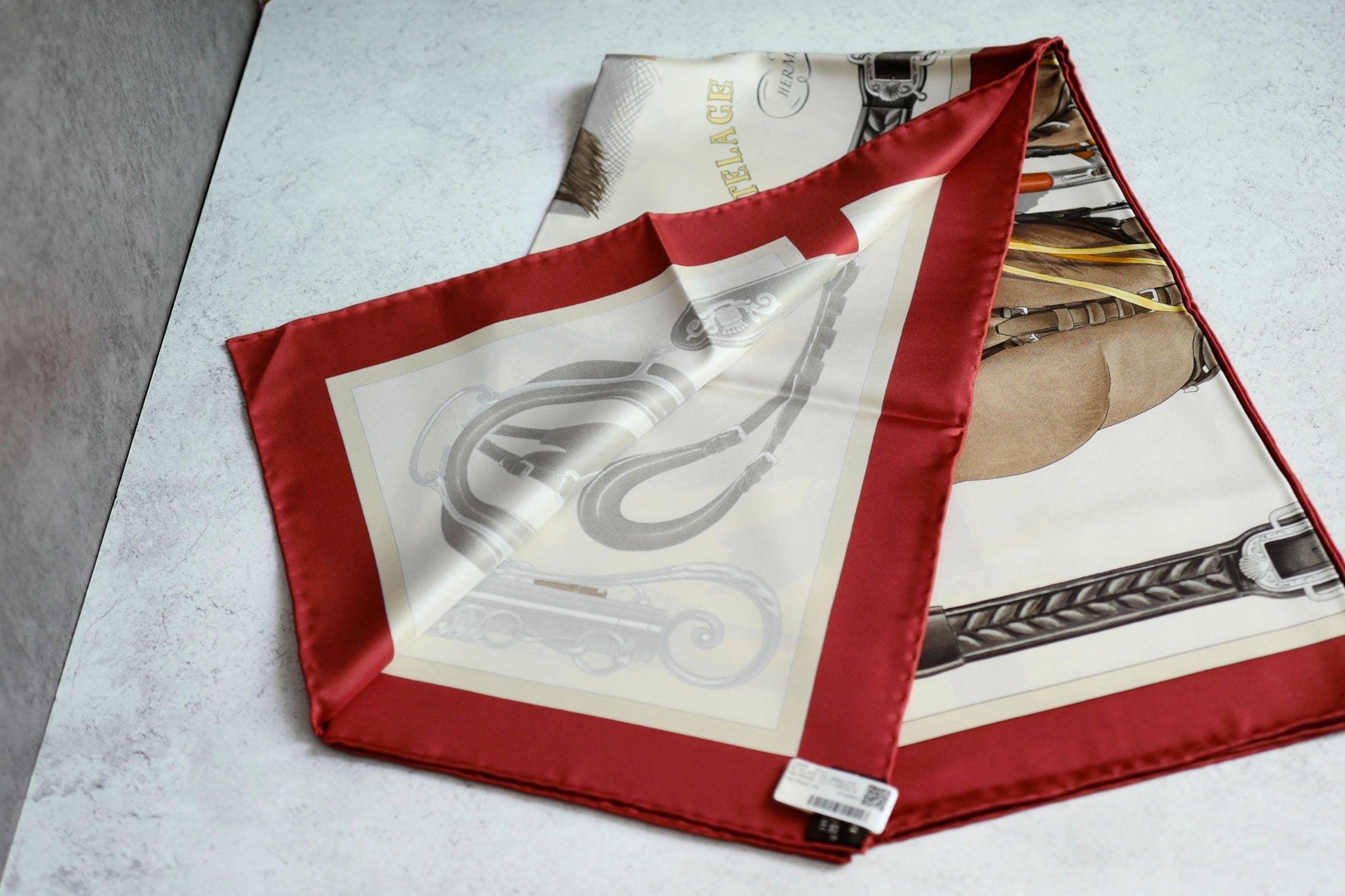 Hermès Scarf Attelage en Arbalete Forever Rouge Cuit/Grège/Alezan 100% Silk 90