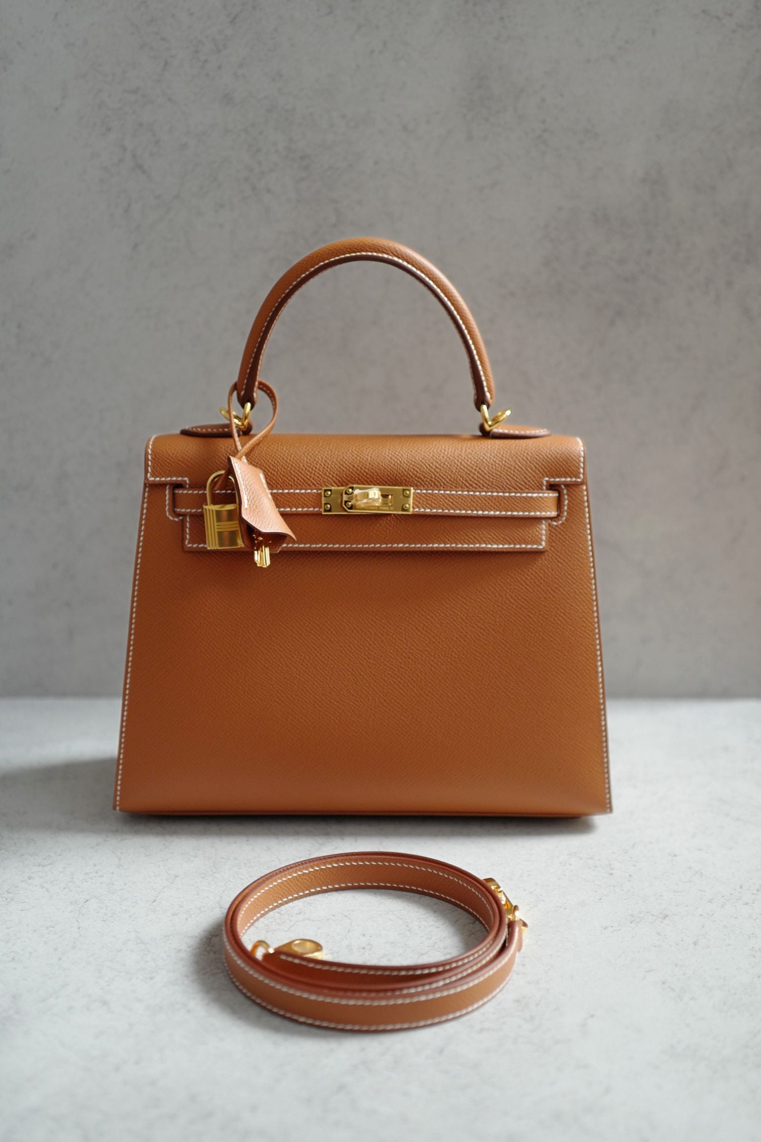 NEW Hermes Kelly 25 Gold Epsom Sellier Gold Hardware G Stamp 2026