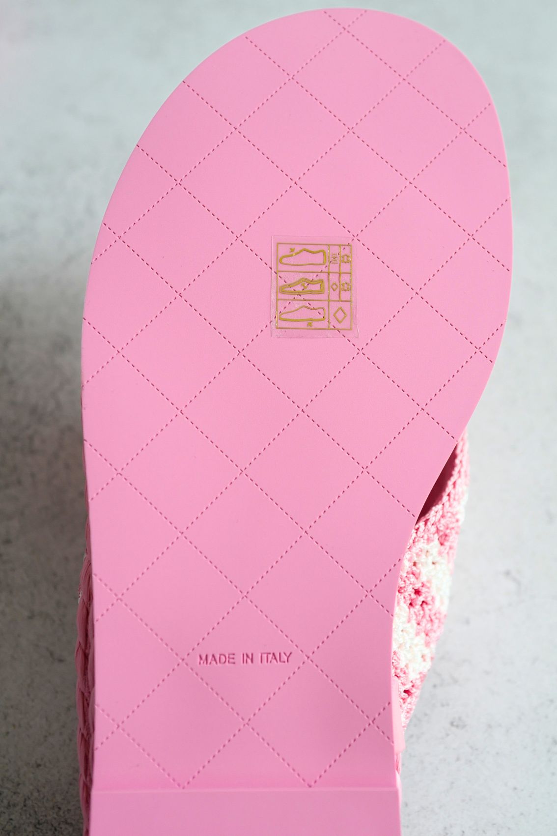 BNIB Chanel 24M Coco Neige beach Collection Pink Crochet Thong Sandal 38 NEW