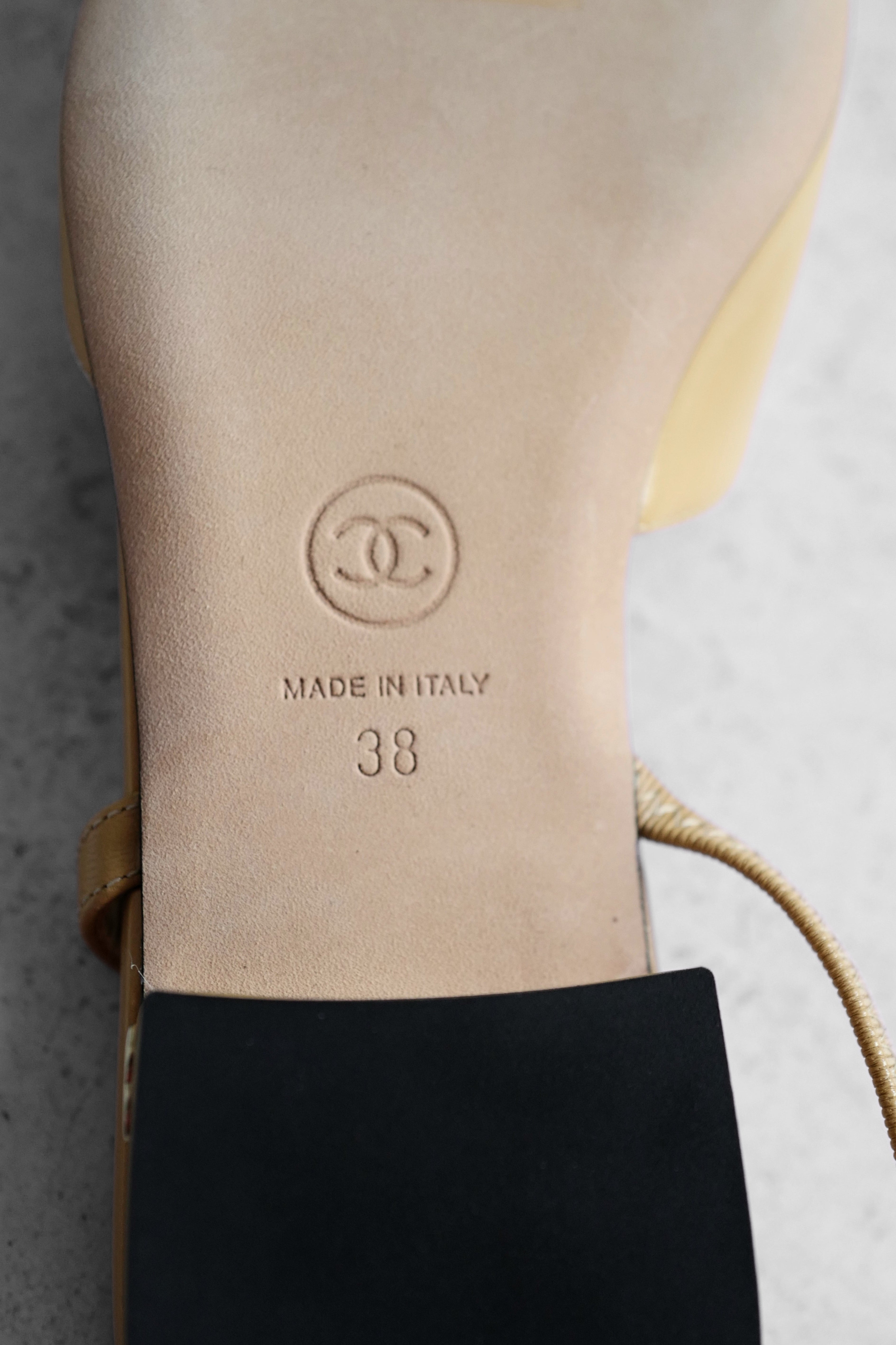 Chanel 26S Slingbacks Beige Black Goatskin Grosgrain Size 38