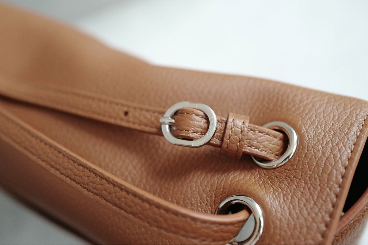 Chanel 26A Matthieu Blazy Maxi 38 Flapbag Camel Grained Calfskin Silver HW